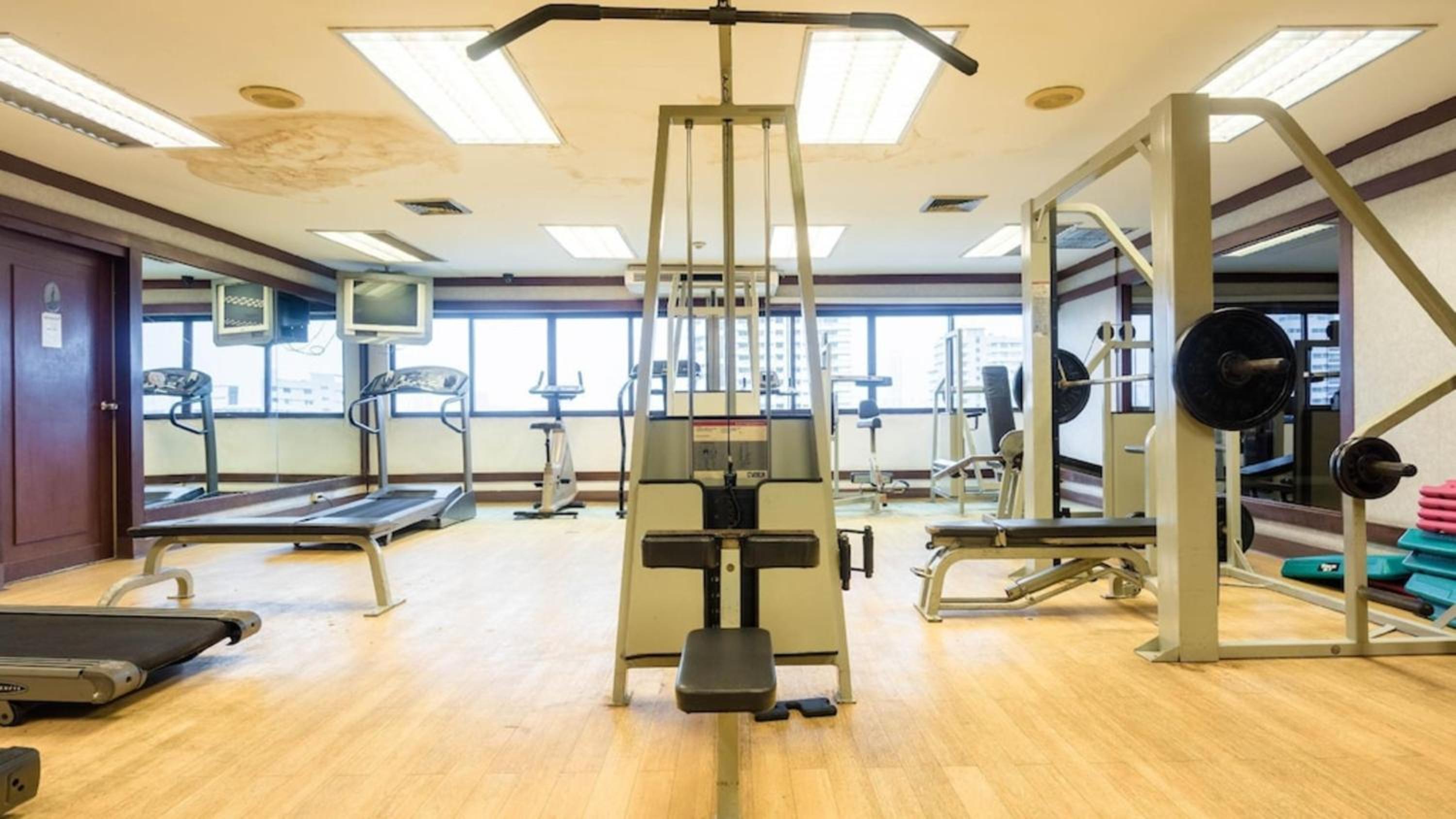 Affordable Serviced Apartments in Nana Omni Tower - Prime Sukhumvit location