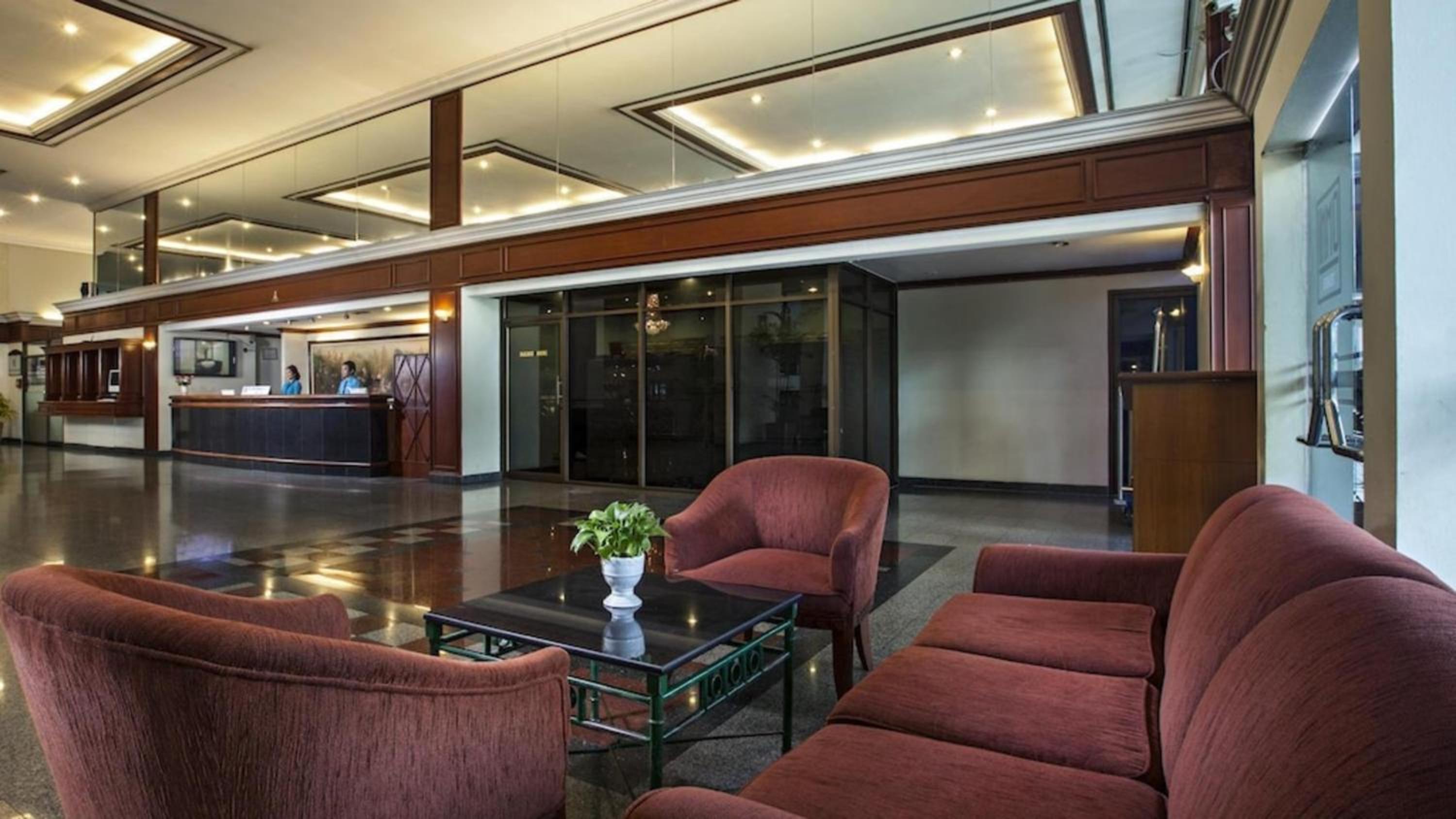 Affordable Serviced Apartments in Nana Omni Tower - Prime Sukhumvit location