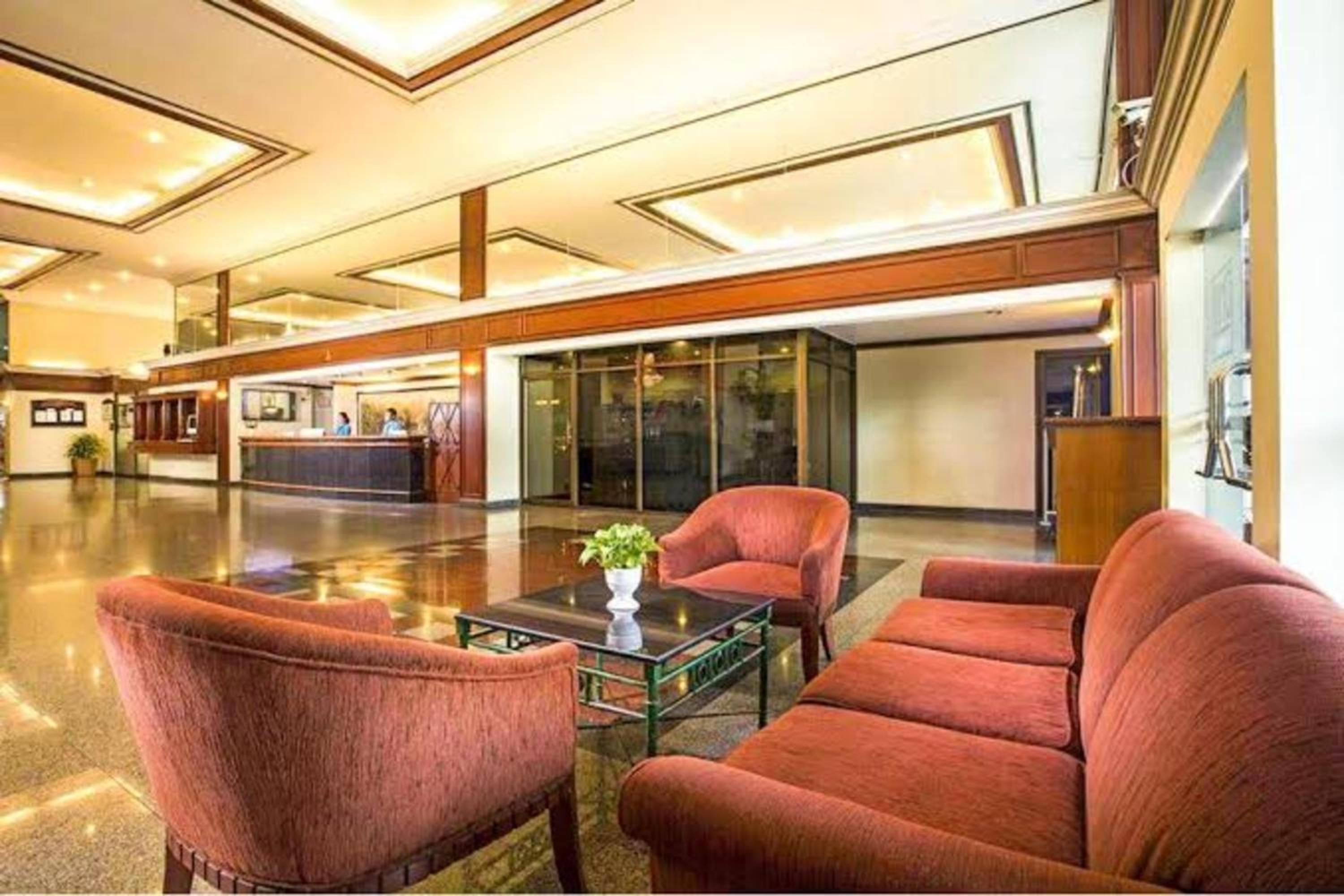 Affordable Serviced Apartments in Nana Omni Tower - Prime Sukhumvit location