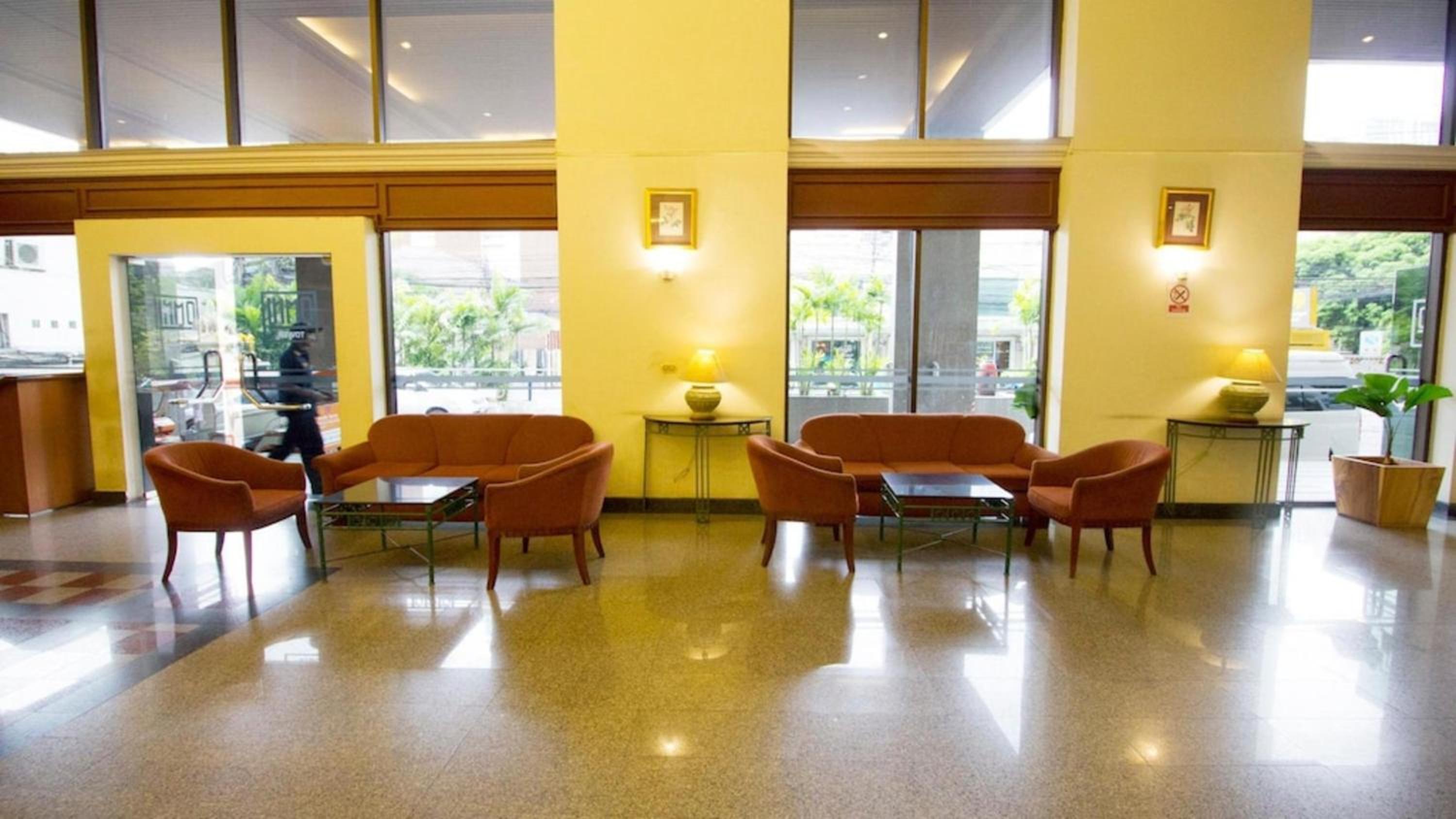 Affordable Serviced Apartments in Nana Omni Tower - Prime Sukhumvit location