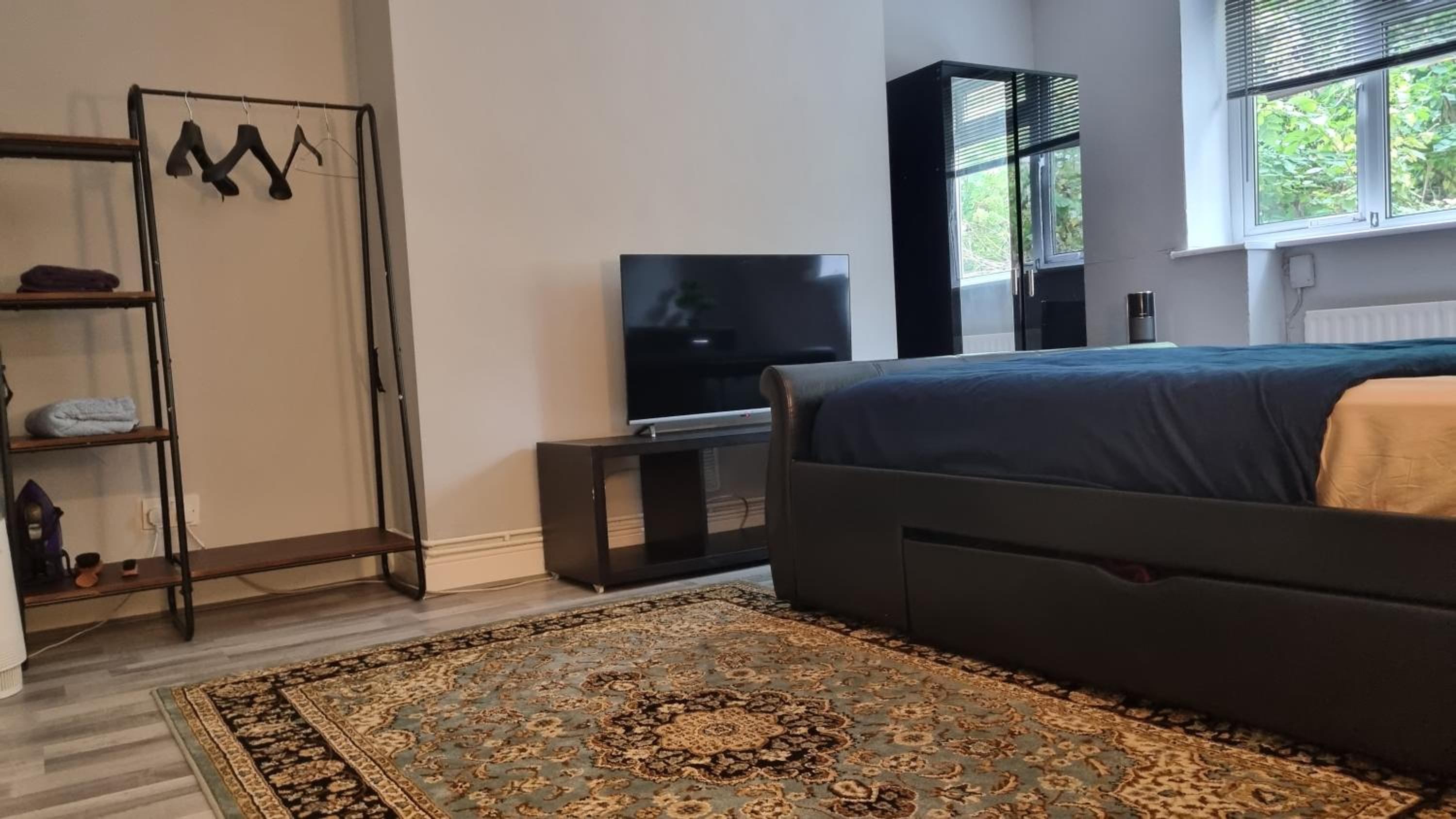 FLAT A - 33 Camden Square - Double Room