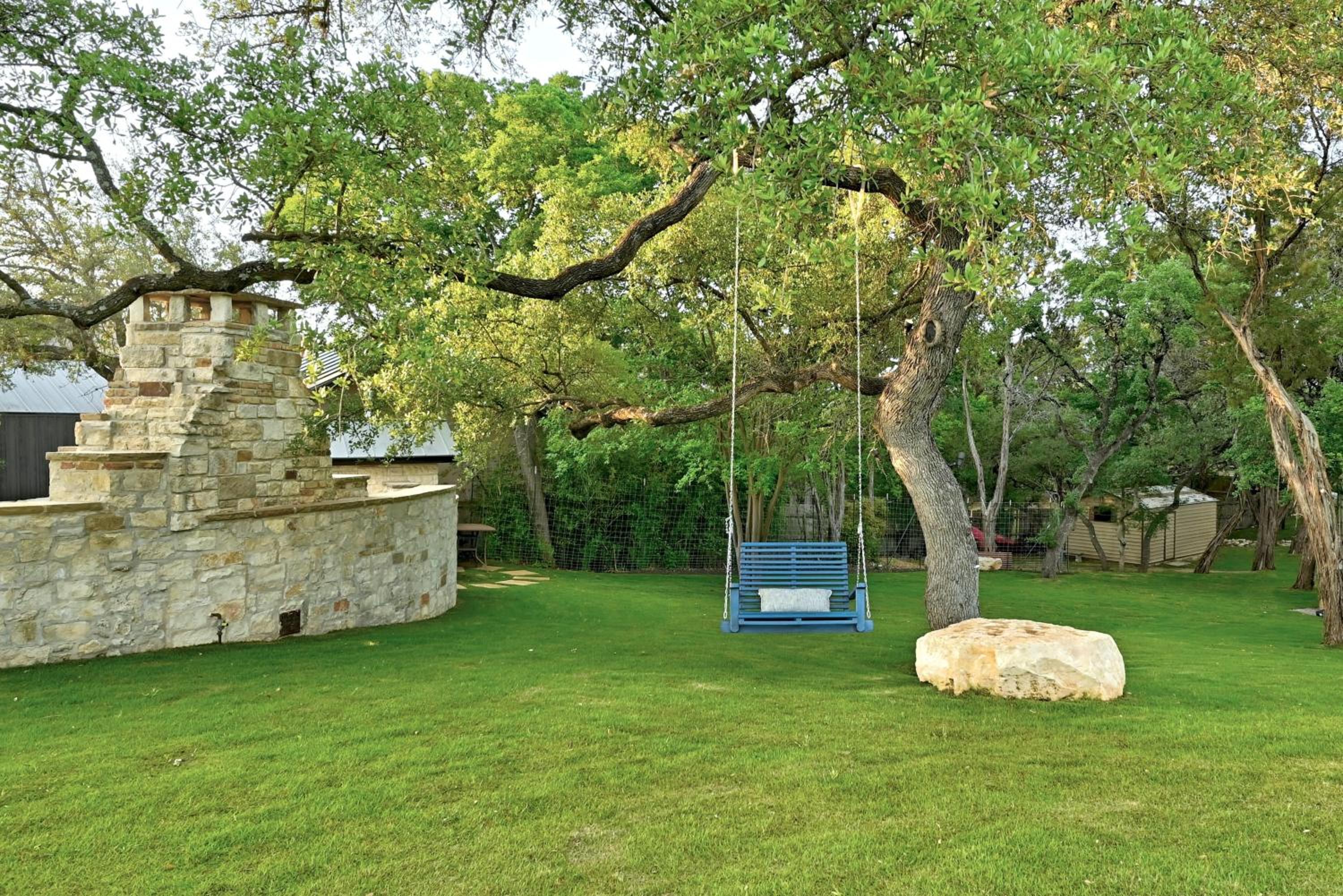 AustinTeton's Sunset Cliff Resort on Lake Travis - PRIVATE WEDDING, EVENT, HEATED POOL, BOAT DOCK