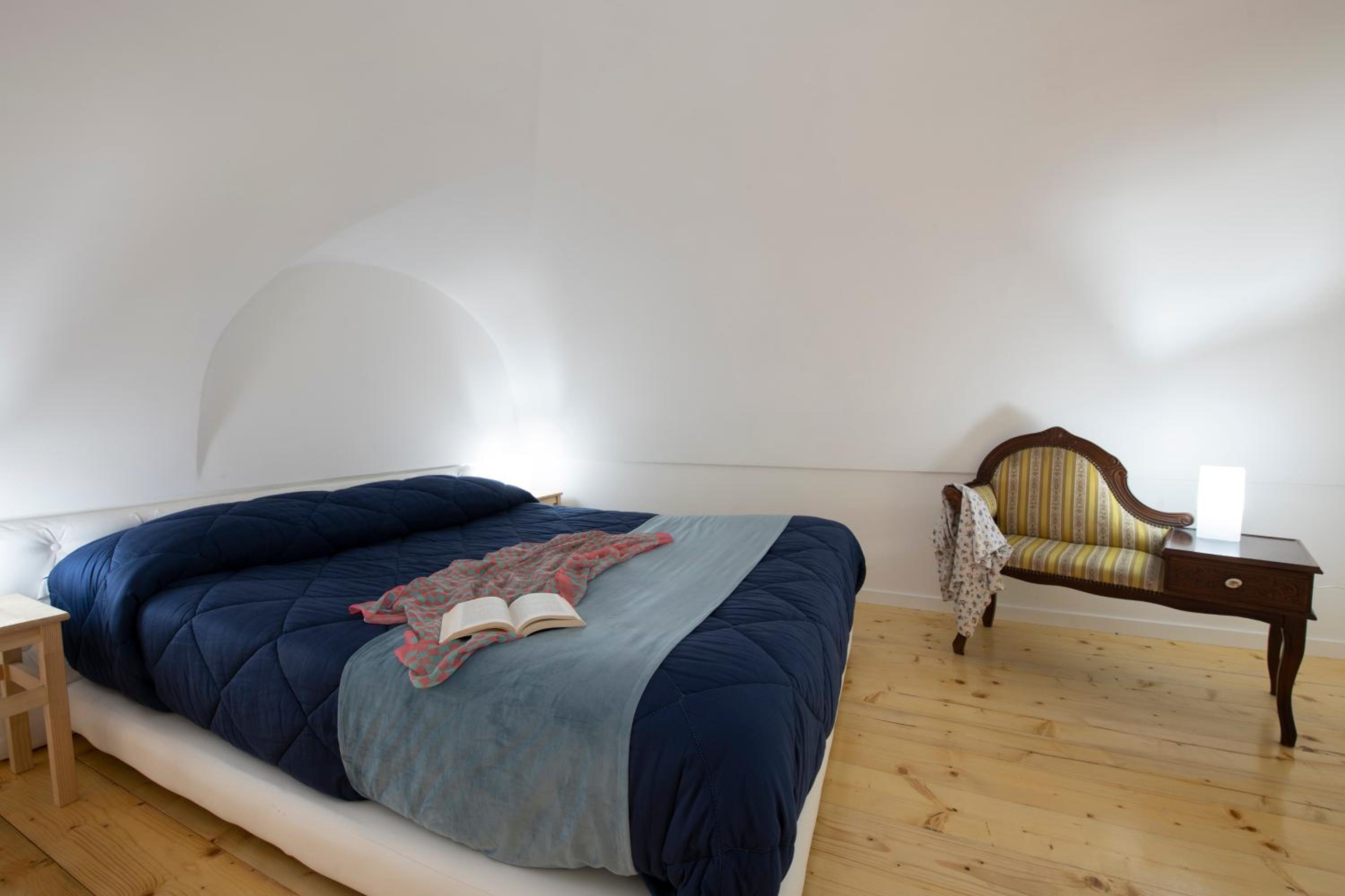 Vicolo stretto centro storico Amalfi photo 2