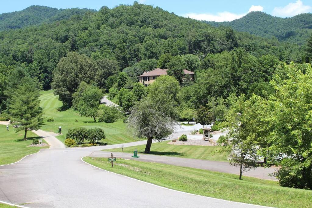 Creekside Gated Golf Mtn Villa w/fast wifi & paved view 2