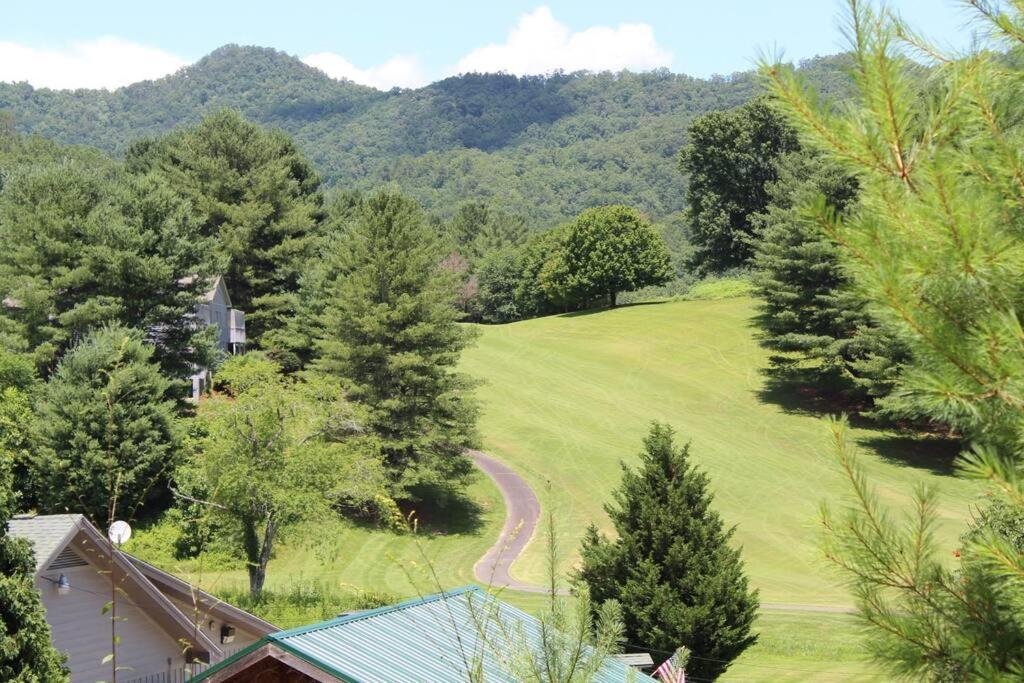 Creekside Gated Golf Mtn Villa w/fast wifi & paved view 3
