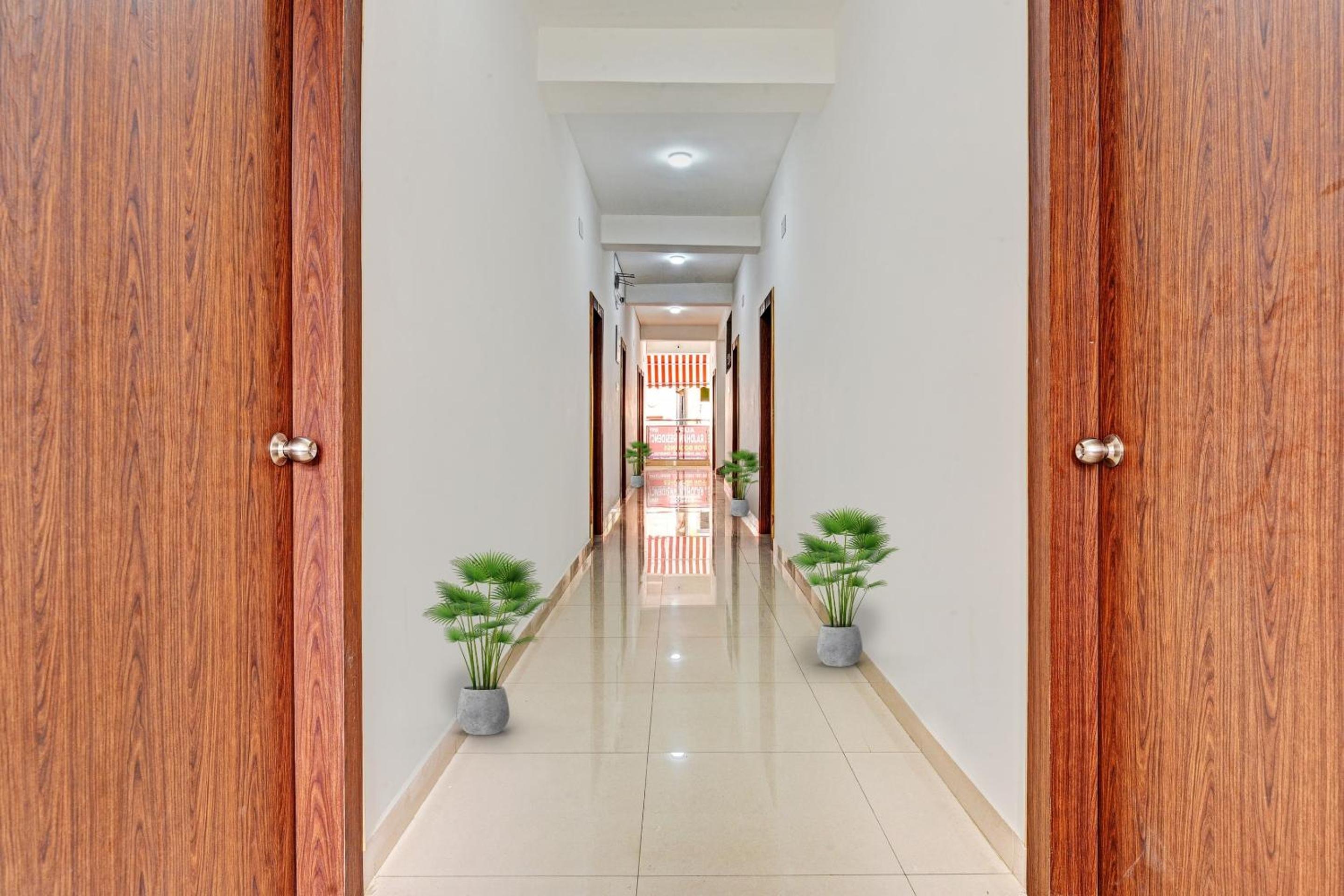 Super Hotel O Aura Hotel Rajdhani Residency view 4