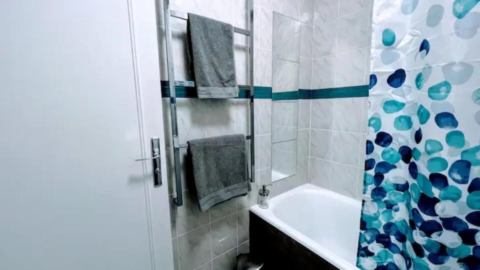 Appartement chic proche de Paris, parking inclus