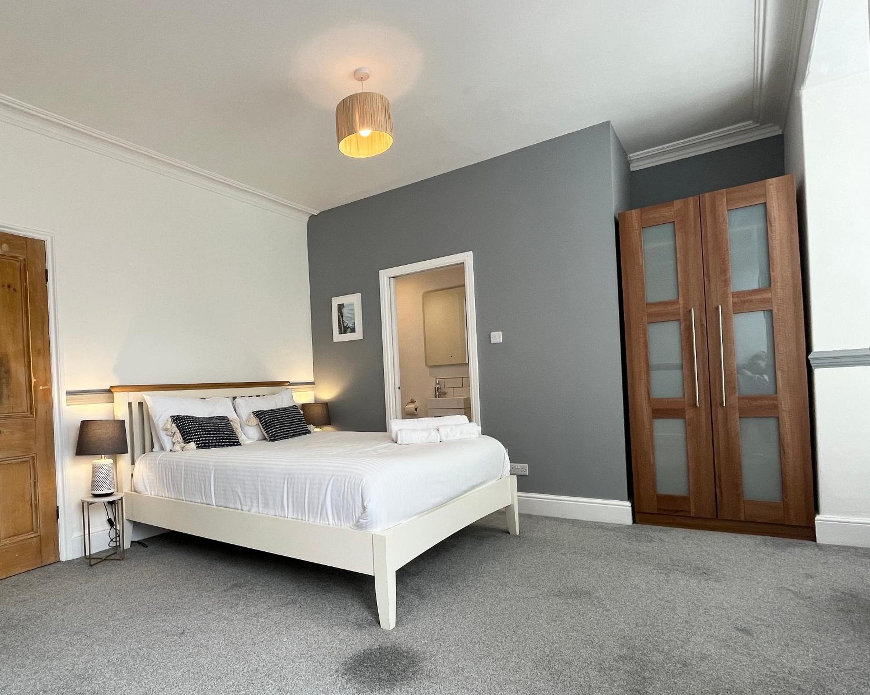 Spacious Home Near Seafront & Train Station 5 Bed Sleeps 10- Central Penzance view 2