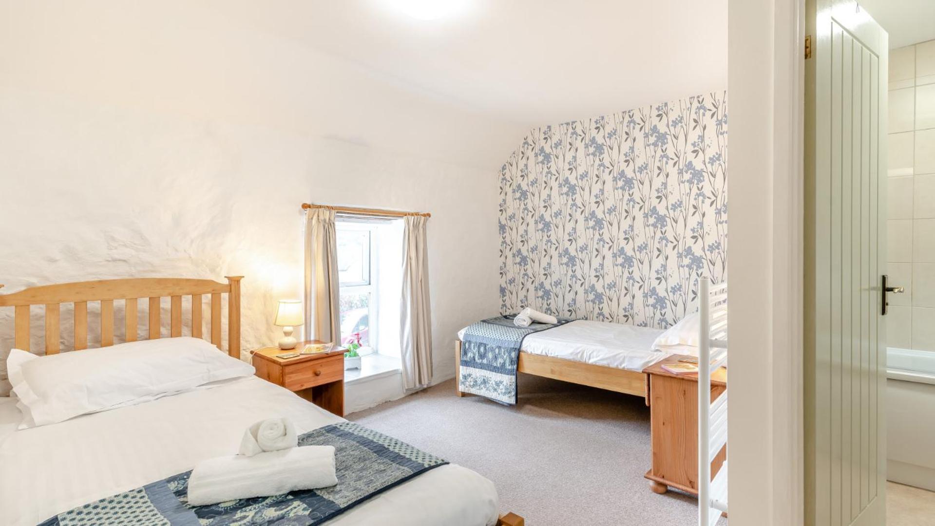 2 Bed in Swansea oc-hh403