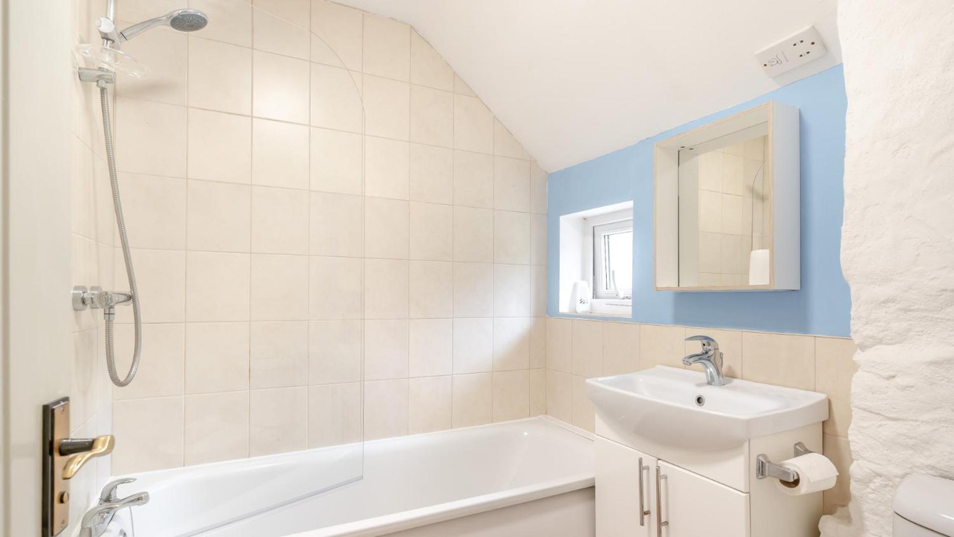 2 Bed in Swansea oc-hh403