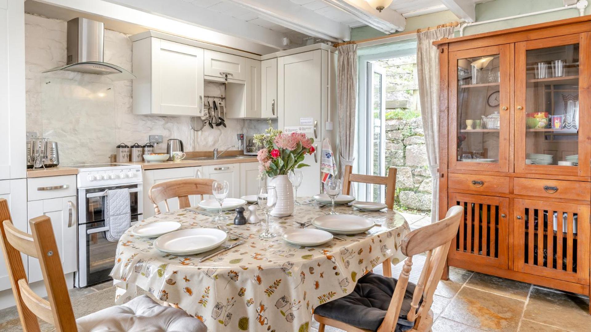 2 Bed in Swansea oc-hh403