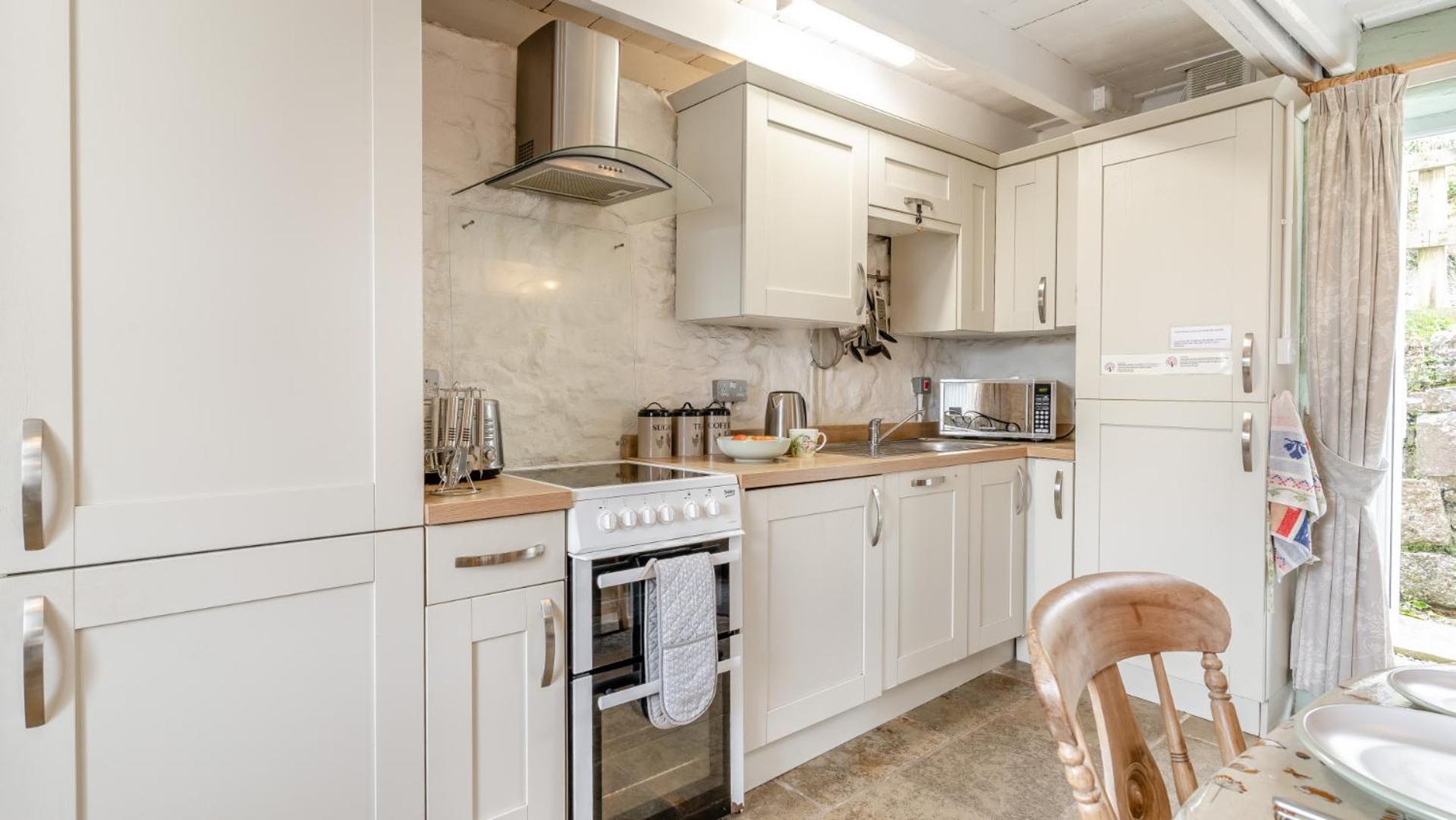 2 Bed in Swansea oc-hh403