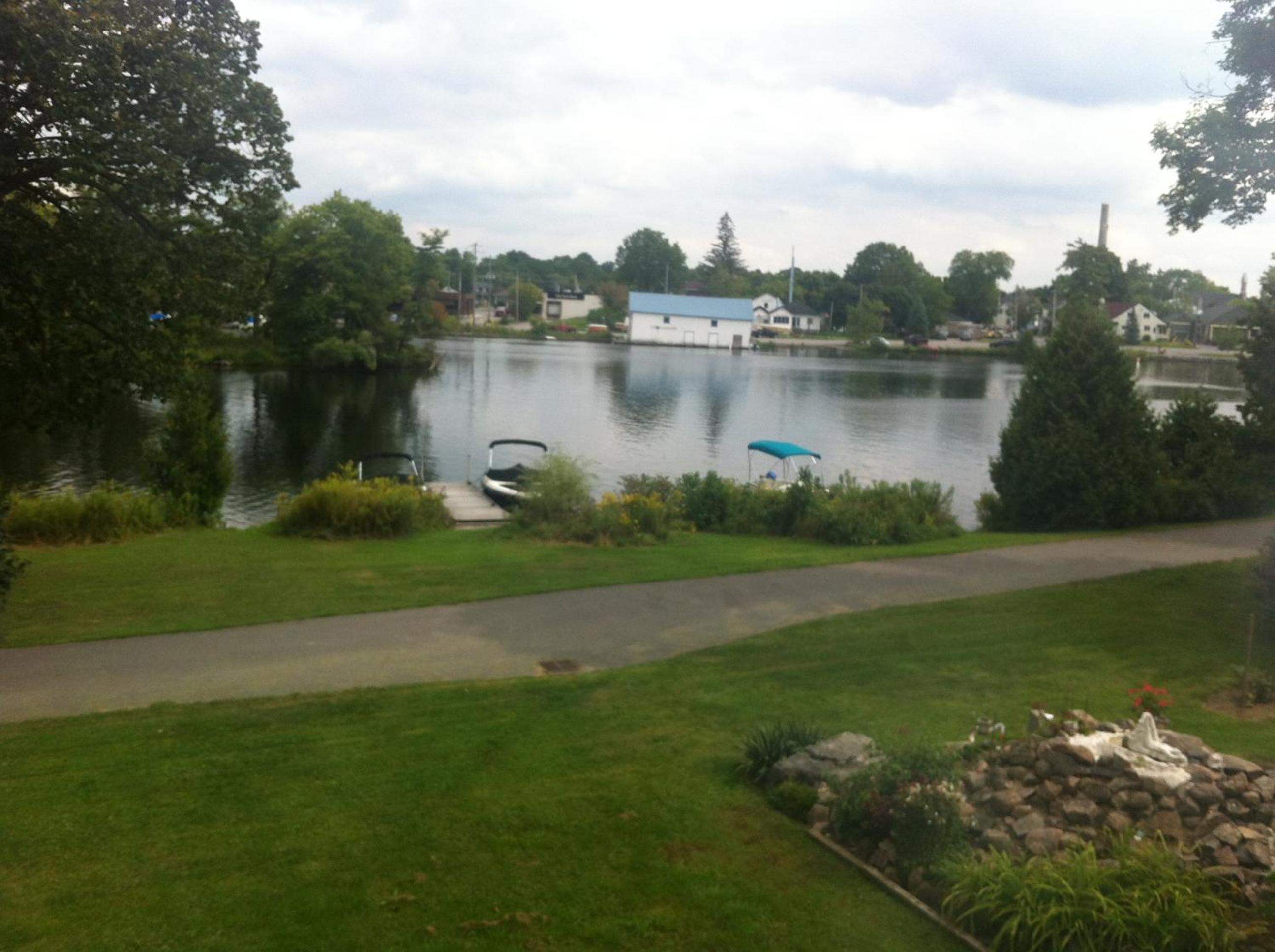 Lakefield Cottage on Otonabee River