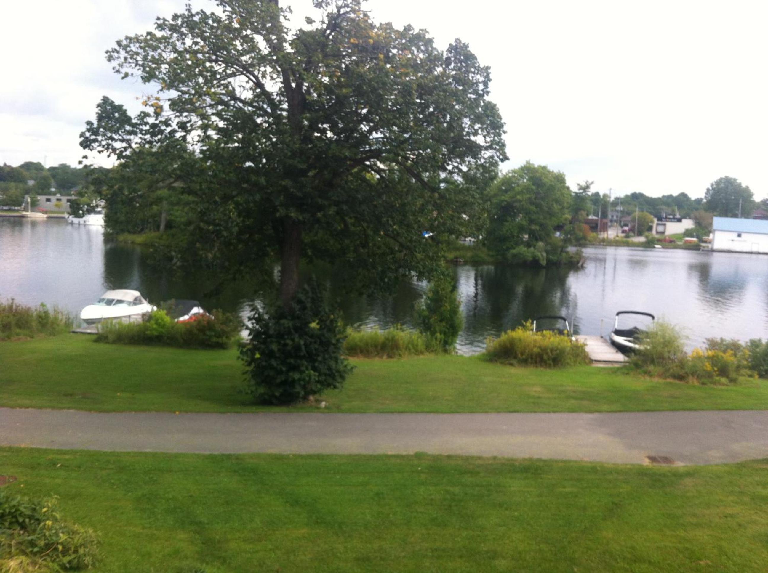 Lakefield Cottage on Otonabee River