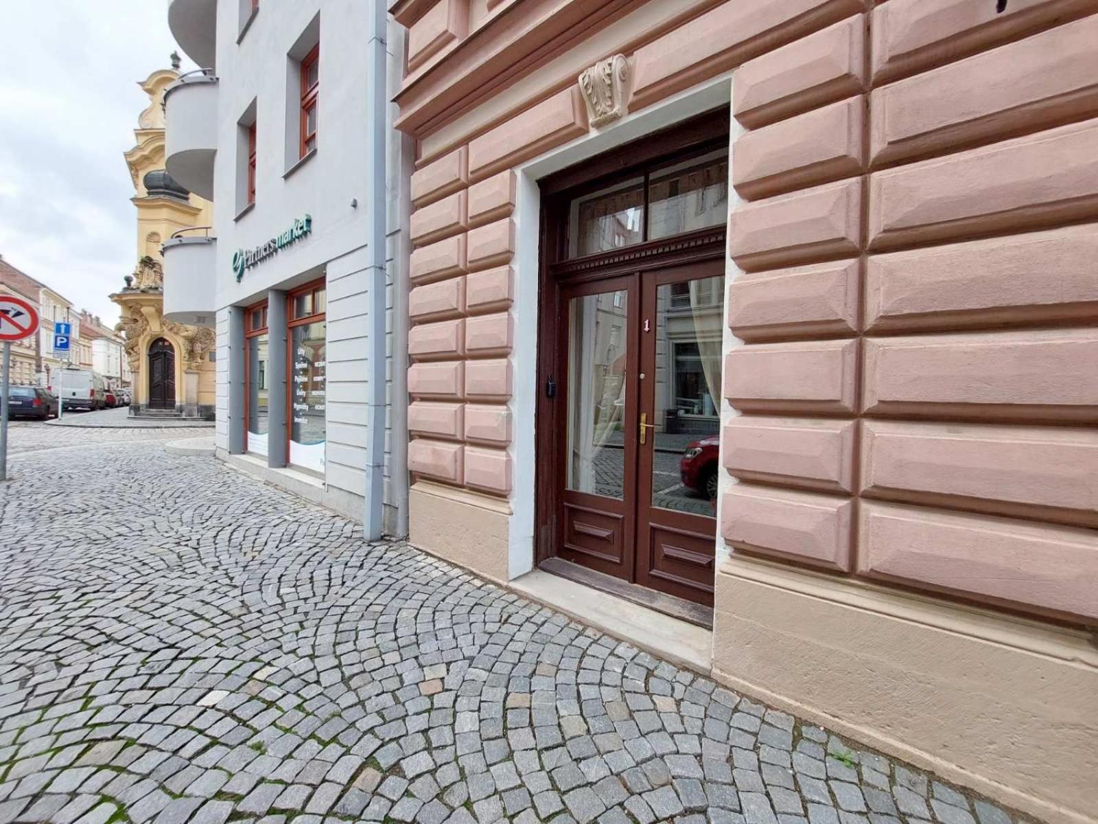 Exkluzivní apartmán v přízemí v Hradci Králové
