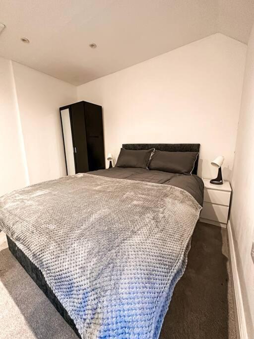 2 Bedroom Coach House in Hereford view 2