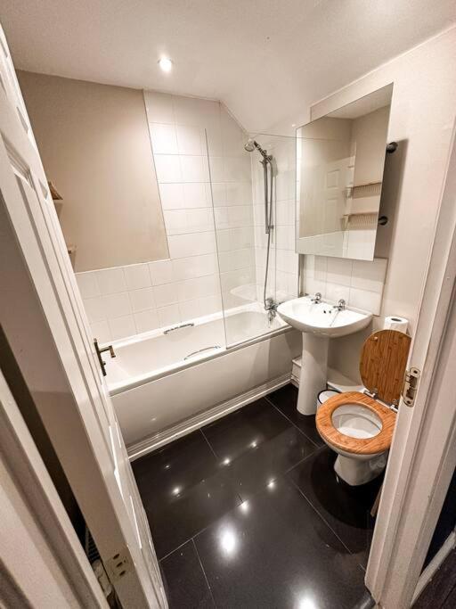 2 Bedroom Coach House in Hereford view 4