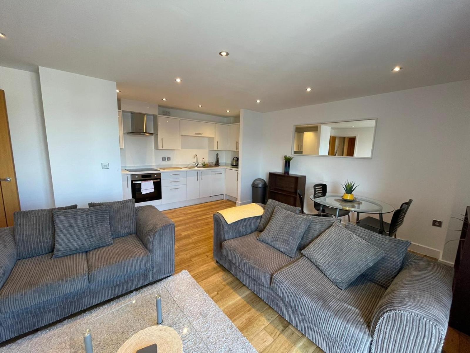 Guildford Vacations - Blue Sky Apartments Abbots Yard, Guildford - Property Image 1