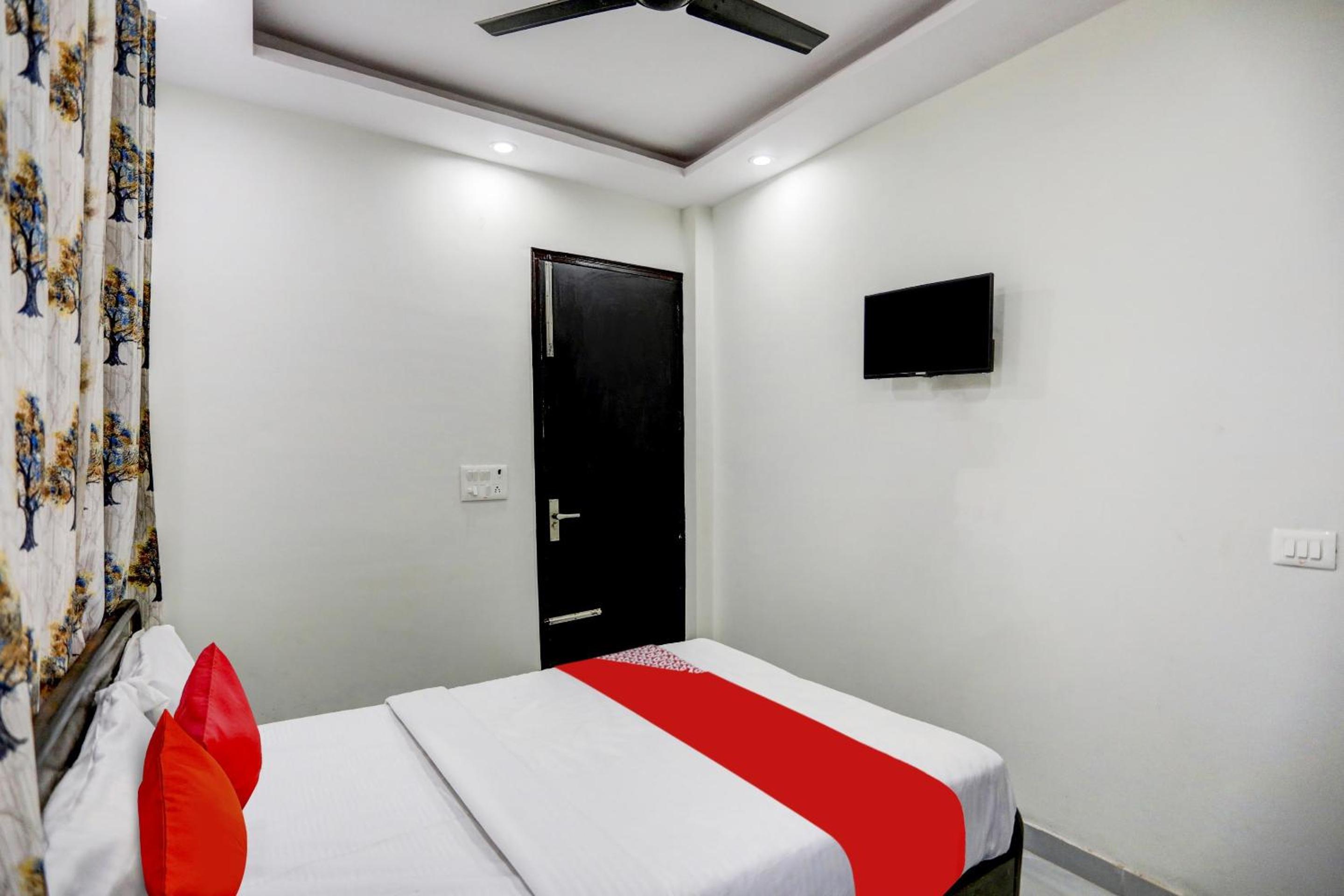 Hotel O Metro Plus Near Nangloi Metro Station view 4