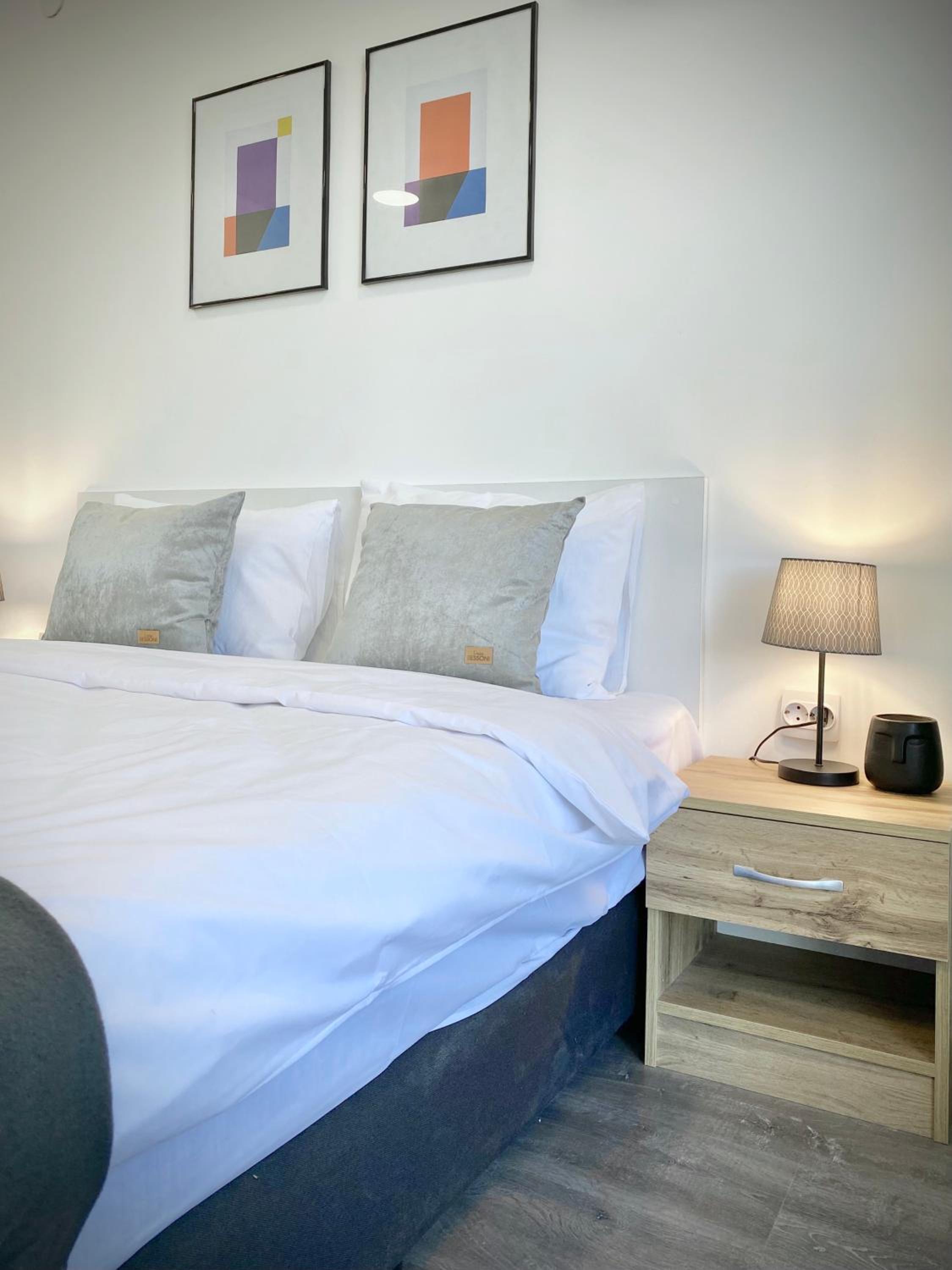 Hello Studios Budget Stays Free Parking & Wifi