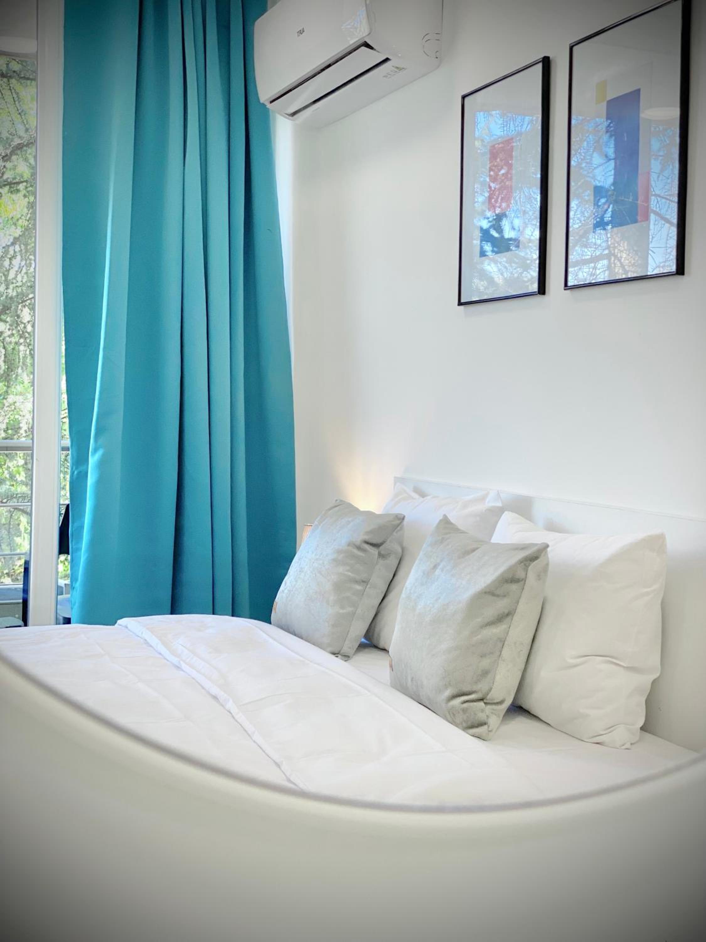 Hello Studios Budget Stays Free Parking & Wifi
