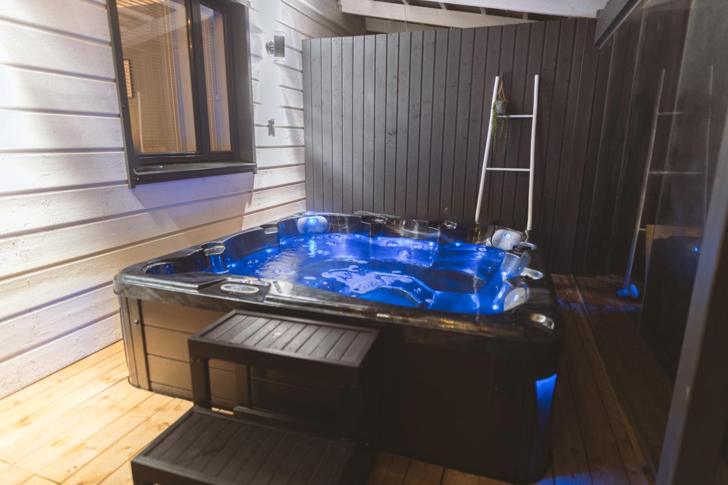 Cozy House with Sauna and Jacuzzi