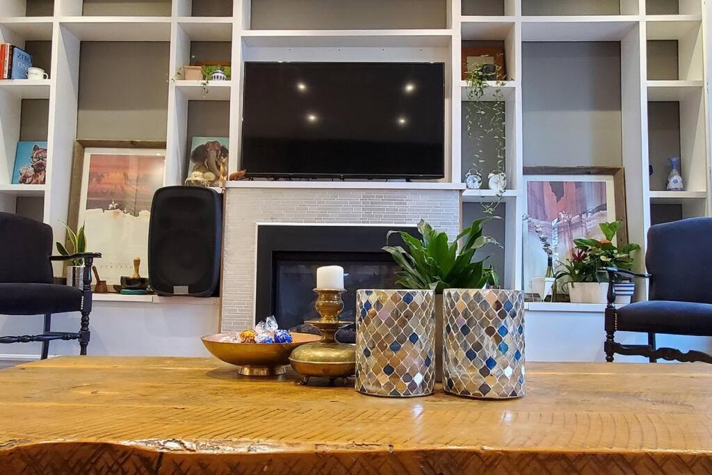 Beautiful 3BR House in the Heart of Greek Town
