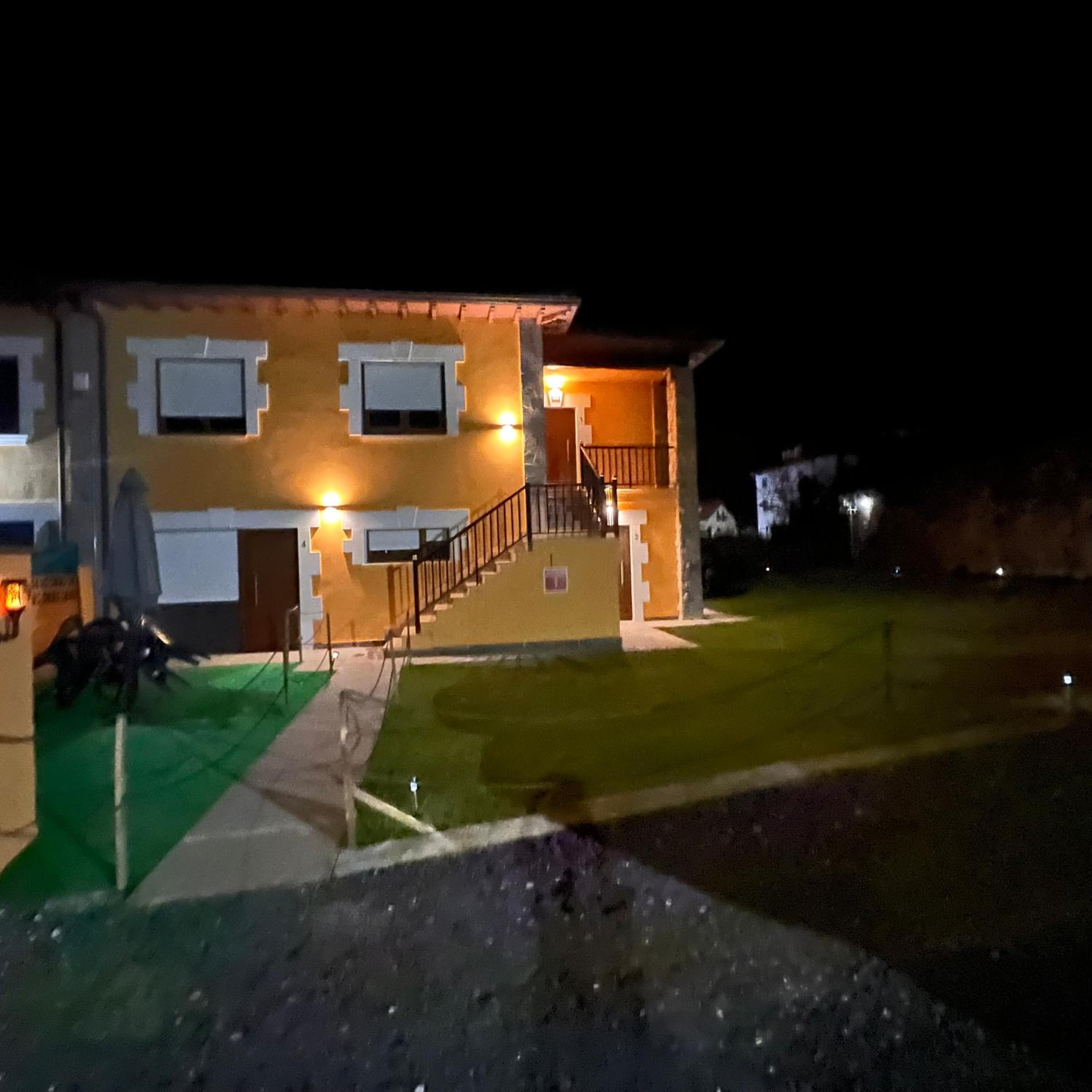 APARTAMENTOS EL ROJU
