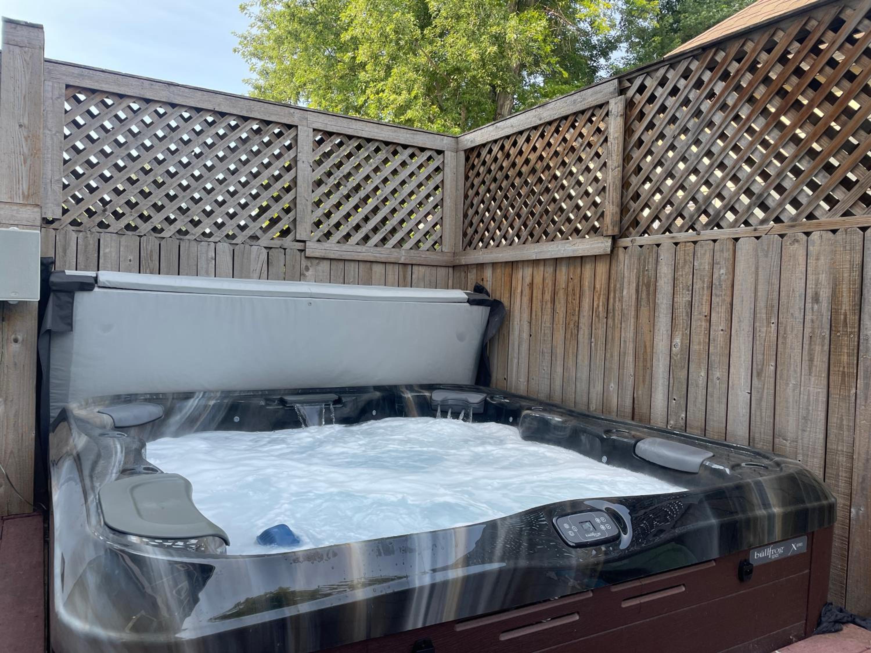 The Magnolia House in Old Town - Private Hot Tub