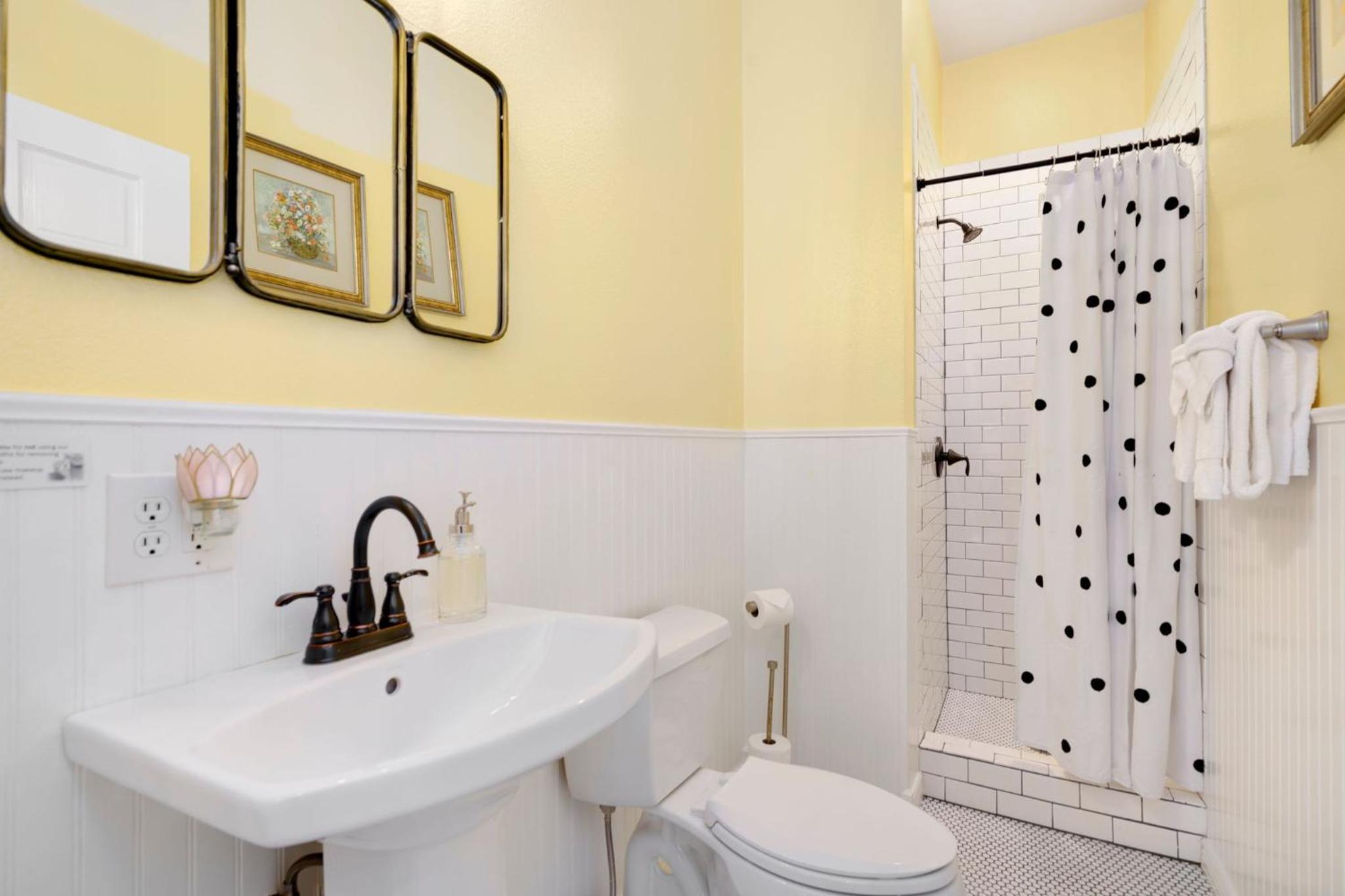 The Magnolia House in Old Town - Private Hot Tub