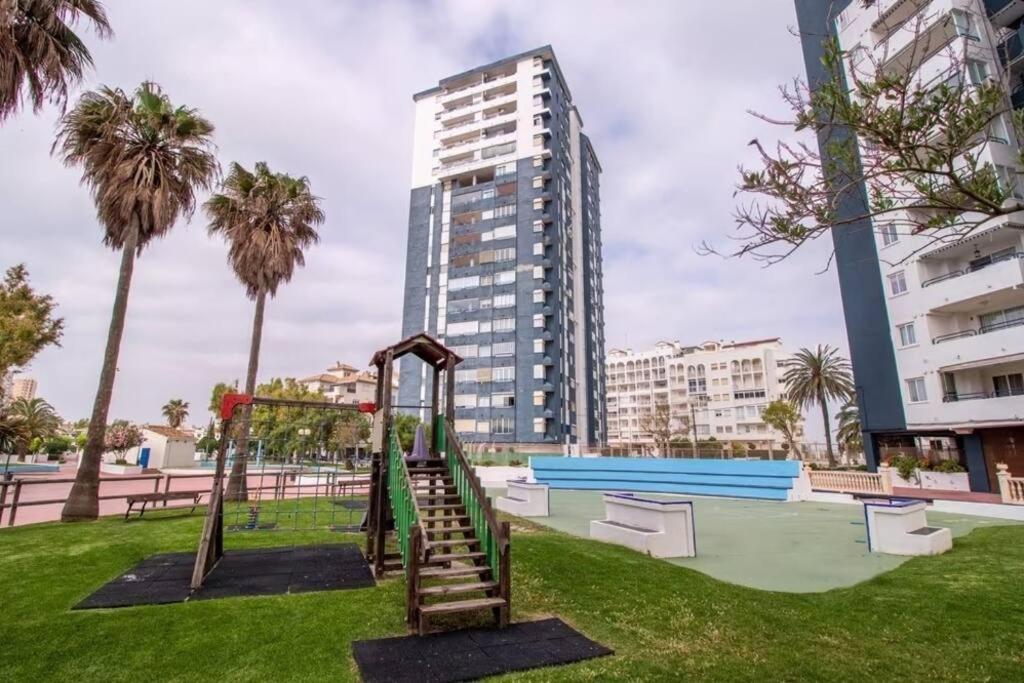 Apartamento en complejo residencial con piscina y garaje a 100m del mar view 4