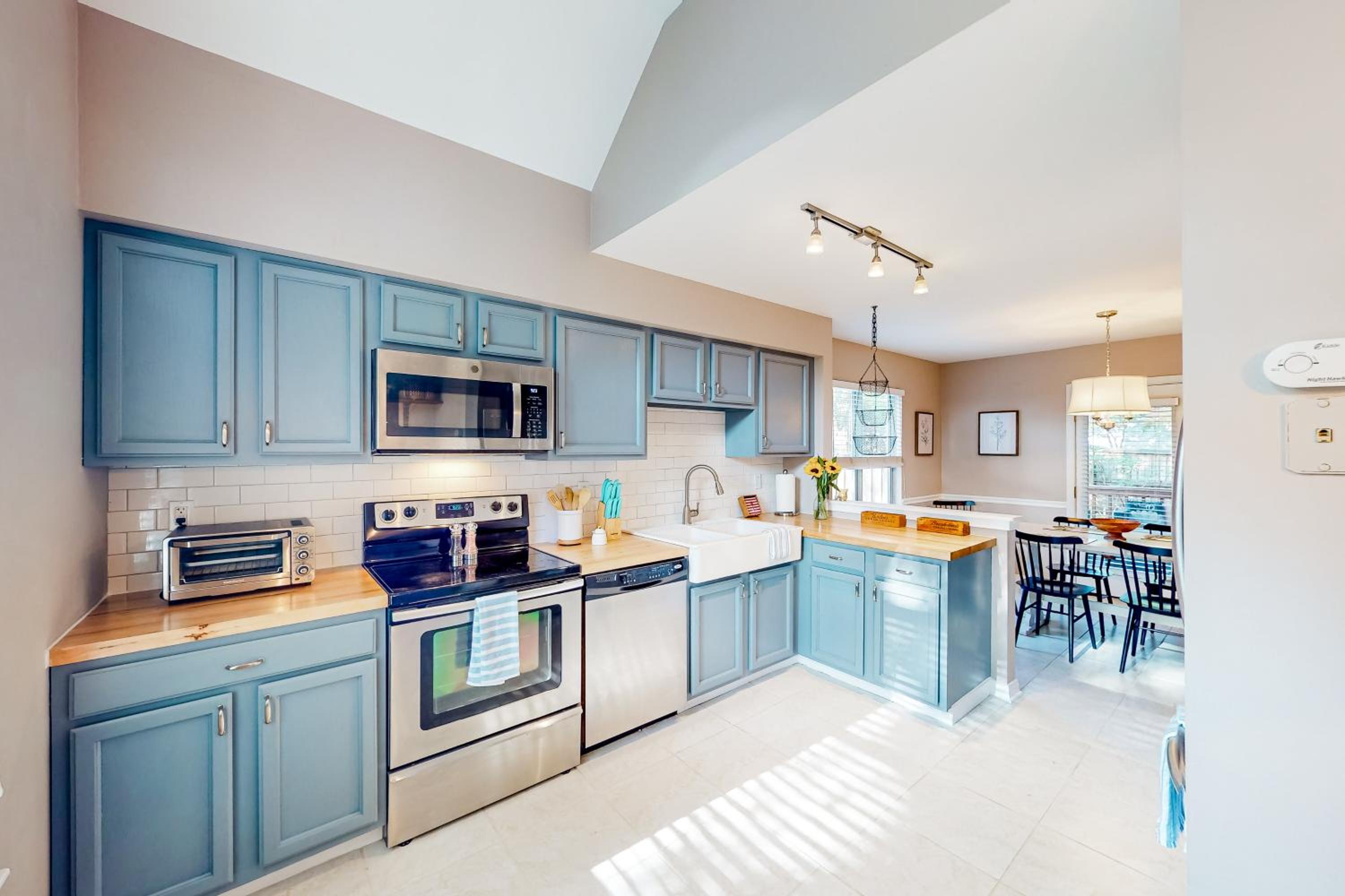 3BR Dog-Friendly Retreat with Fireplace and Patio