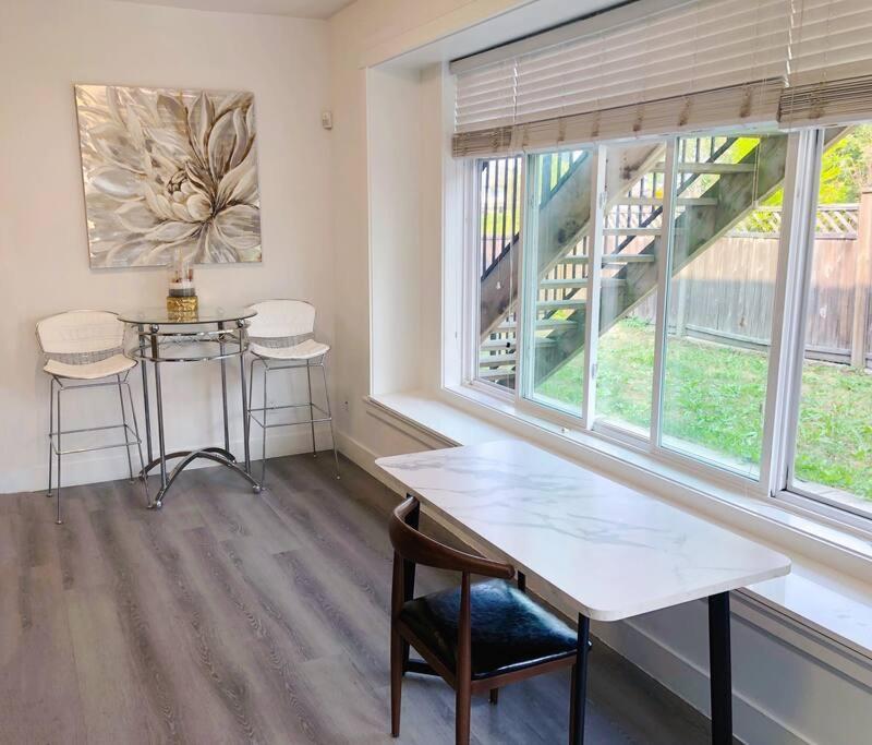 Si & Daniel Home Near YVR Airport & Skytrain Separate Entry Free Parking