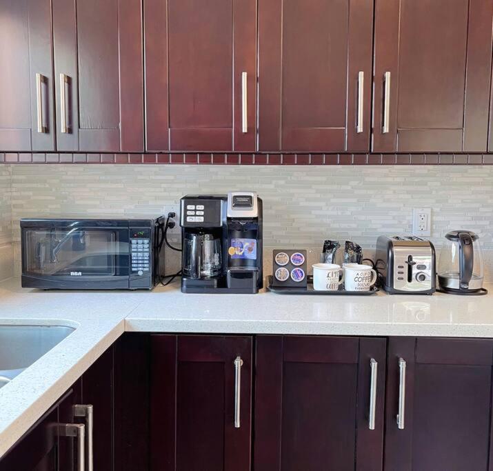 Si & Daniel Home Near YVR Airport & Skytrain Separate Entry Free Parking