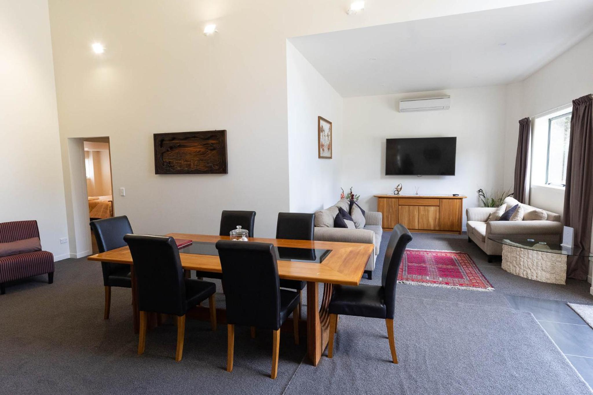 Tui Lodge Oakura view 2