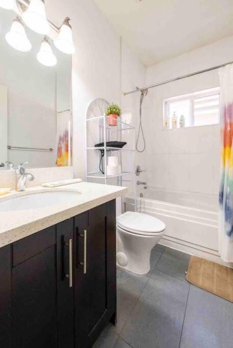 Si & Daniel Home Near YVR Airport & Skytrain Separate Entry Free Parking