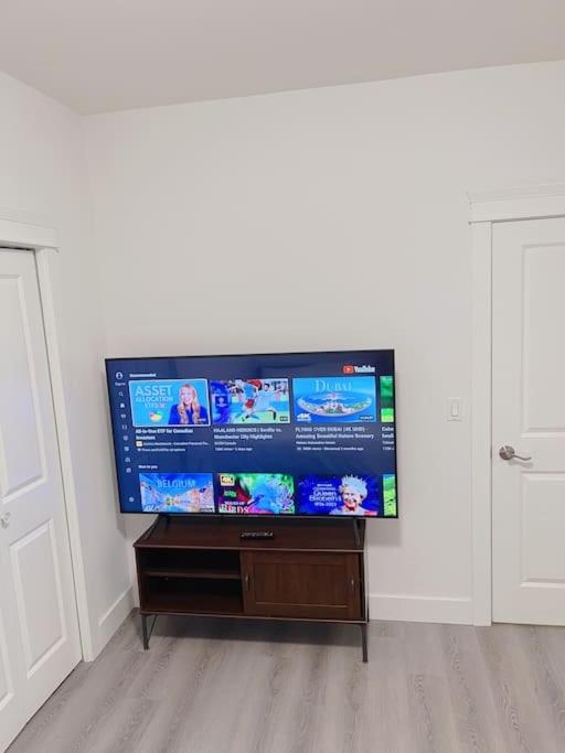 Si & Daniel Home Near YVR Airport & Skytrain Separate Entry Free Parking