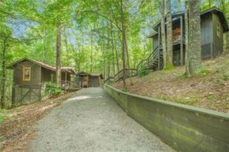 Harpers Creek Lodge and Cabins view 5