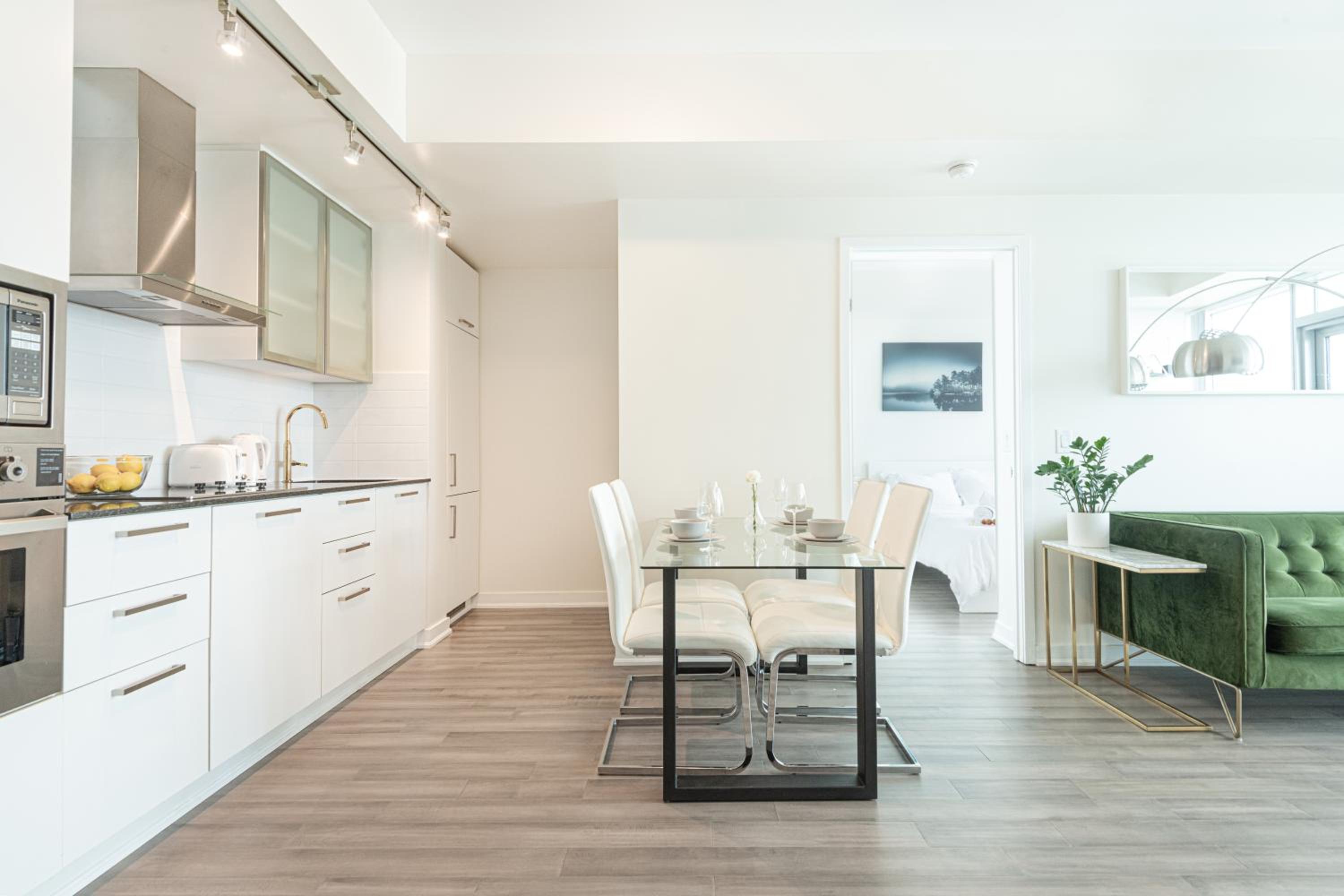 Beautiful Luxurious Modern Condo With Breathtaking Views