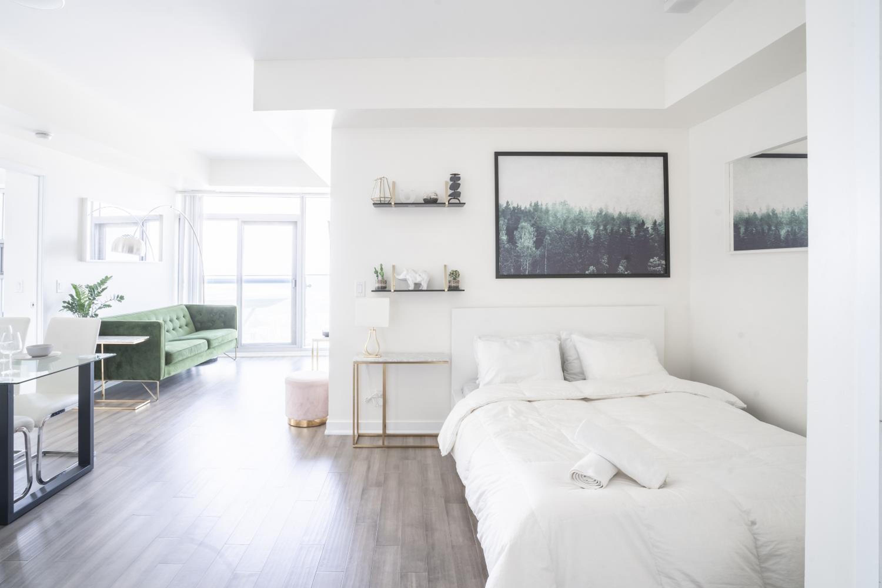 Beautiful Luxurious Modern Condo With Breathtaking Views