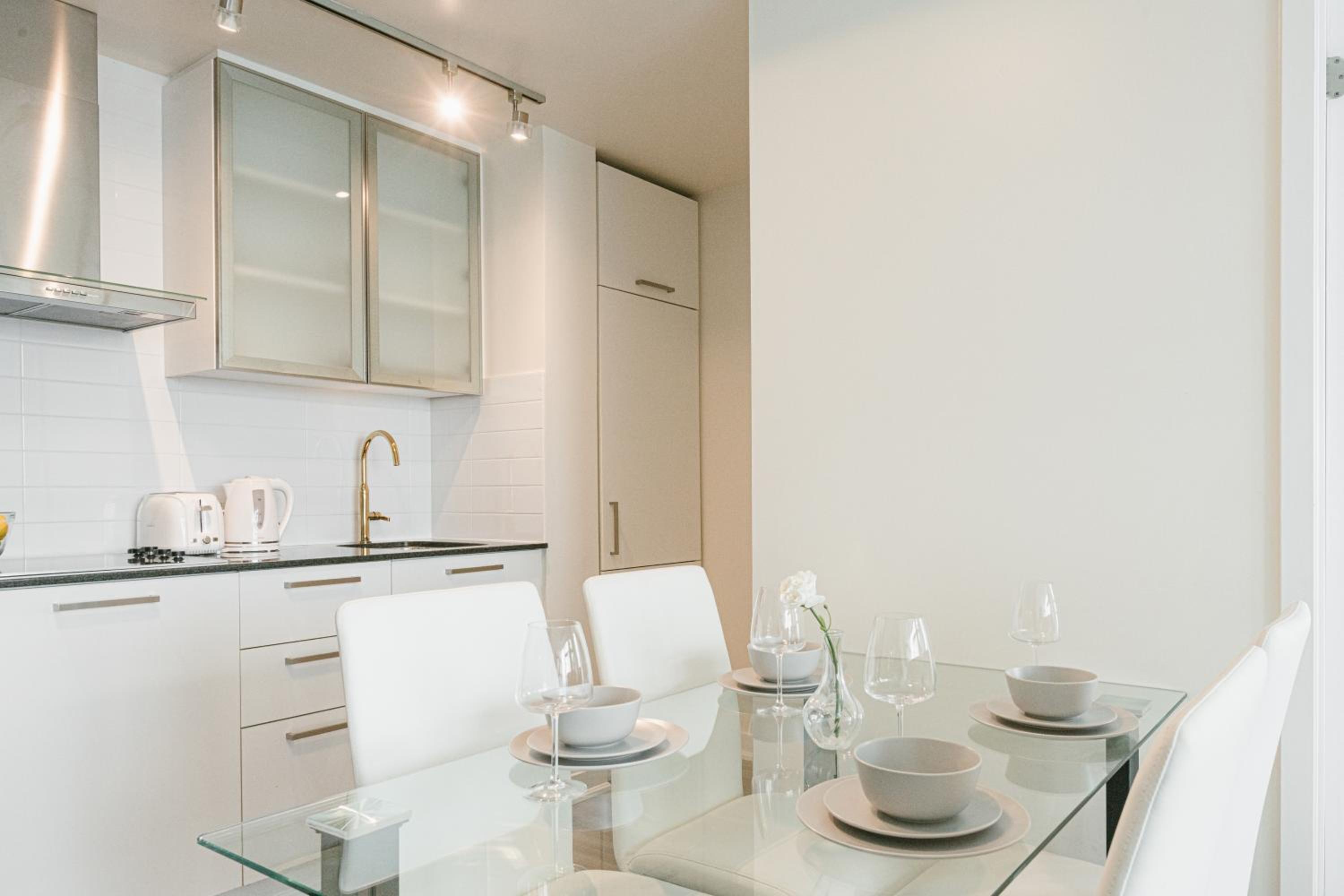 Beautiful Luxurious Modern Condo With Breathtaking Views