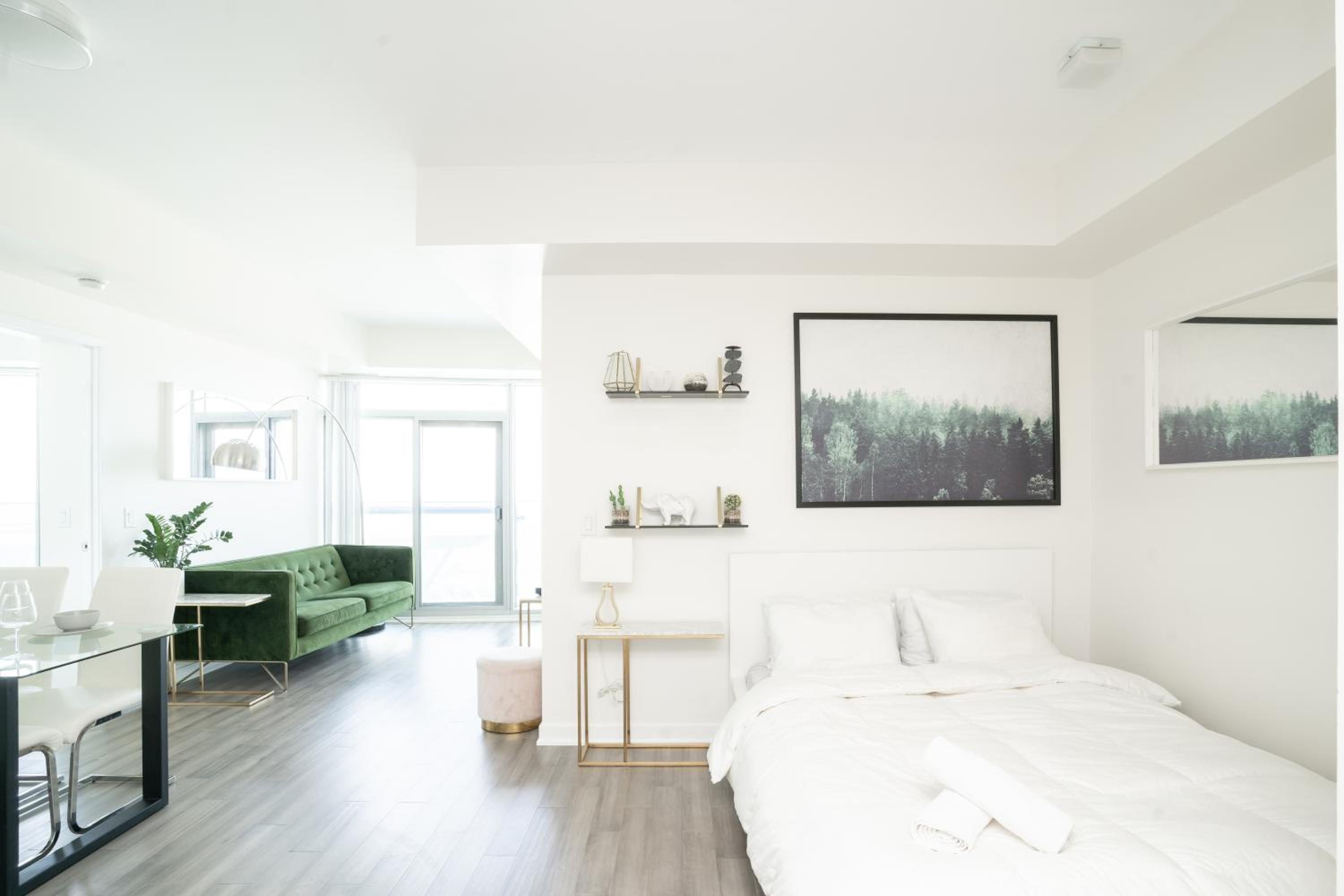 Beautiful Luxurious Modern Condo With Breathtaking Views