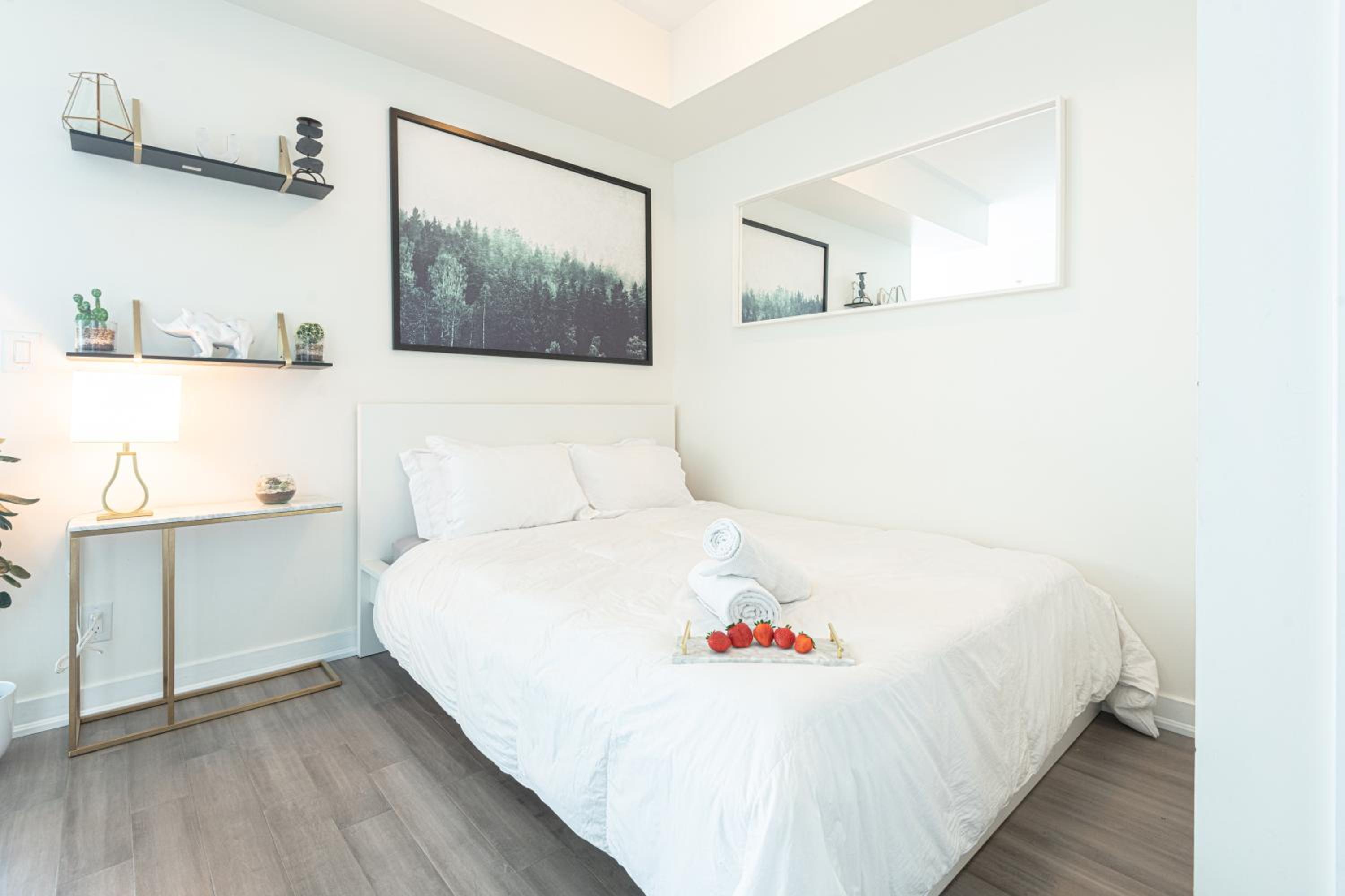 Beautiful Luxurious Modern Condo With Breathtaking Views