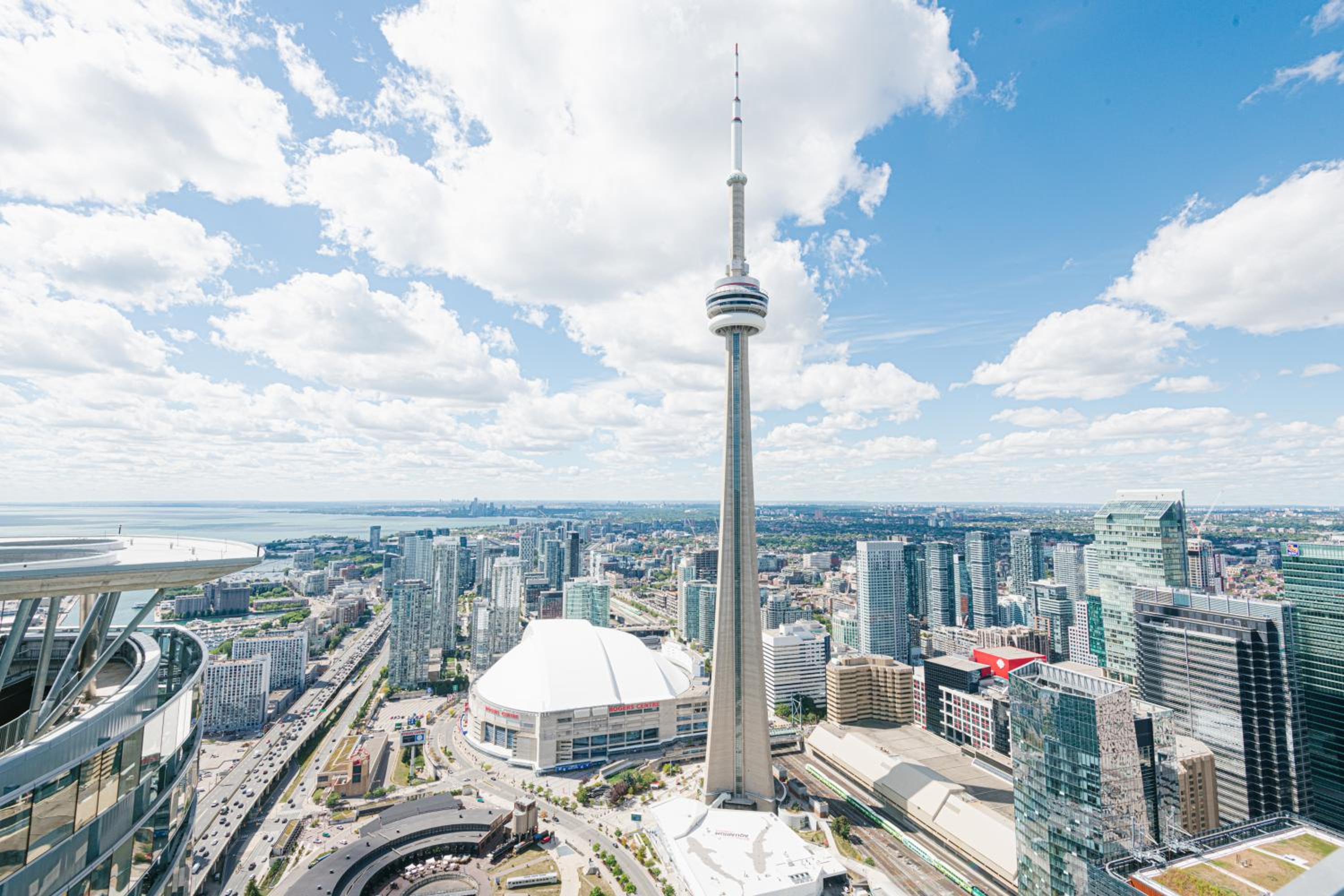 Beautiful Luxurious Modern Condo With Breathtaking Views