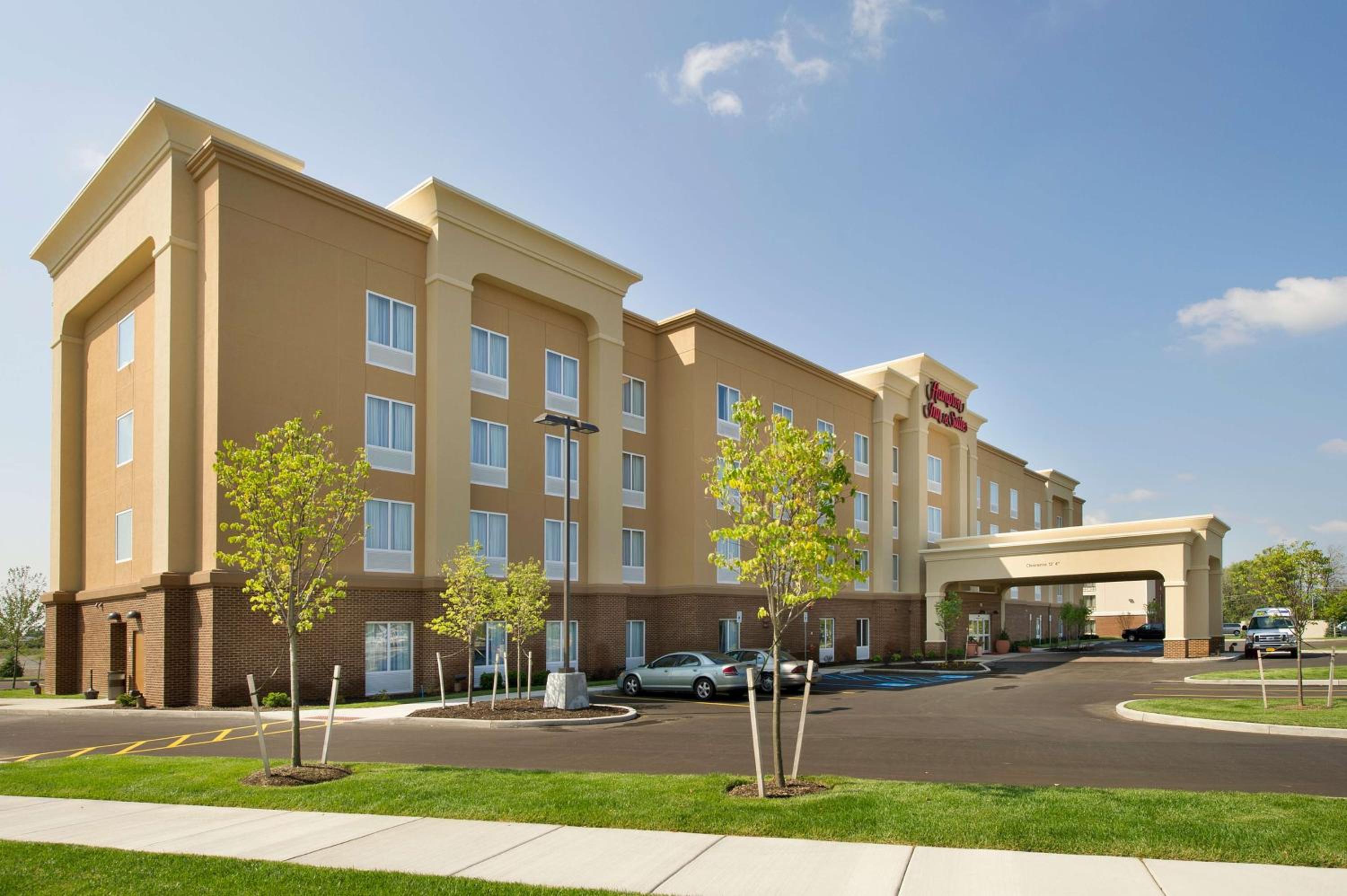 Hotel Hampton Inn & Suites - Buffalo Airport - Image 1