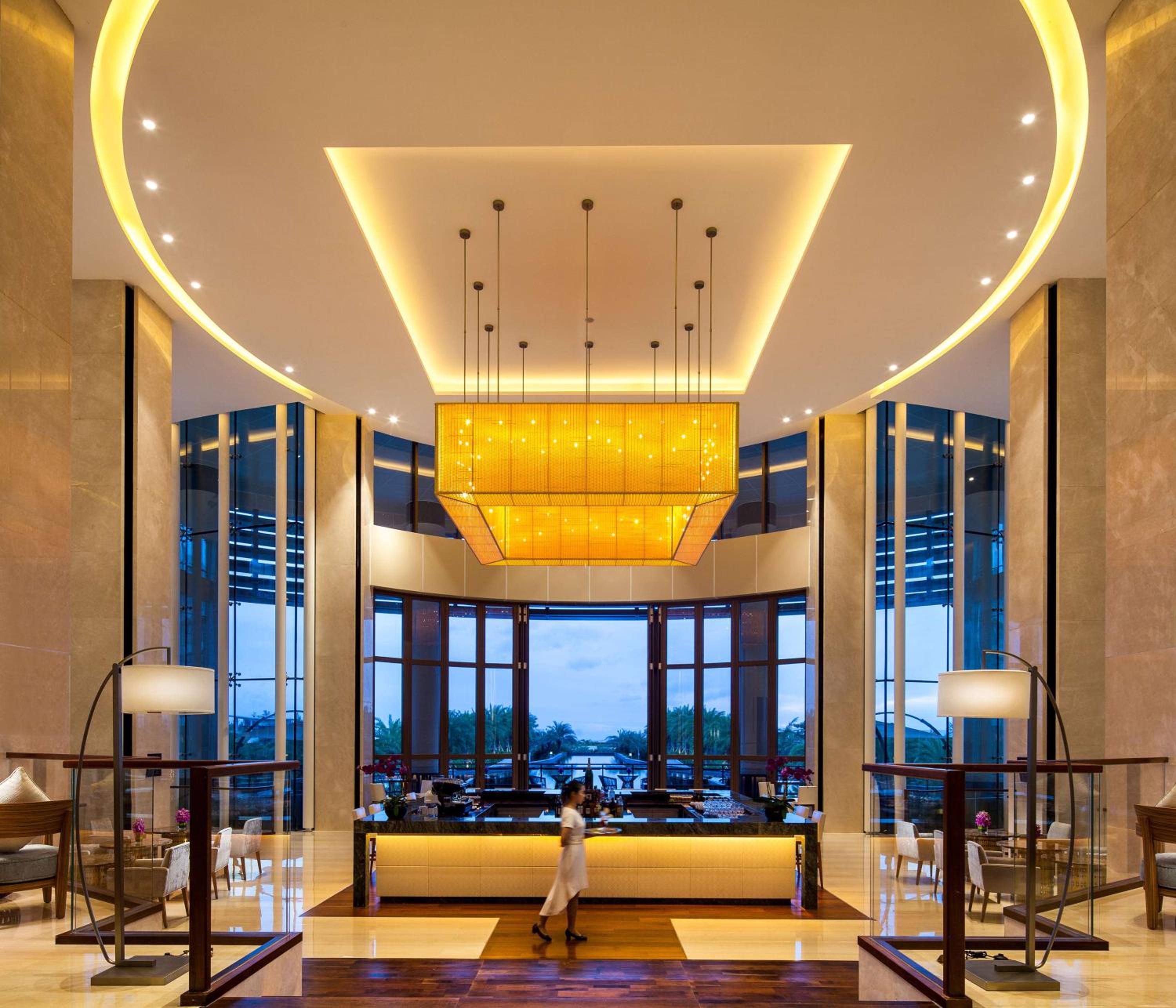Thousand Cranes Sanya Yazhou Bay Int'l Exchange Centre,Curio by Hilton