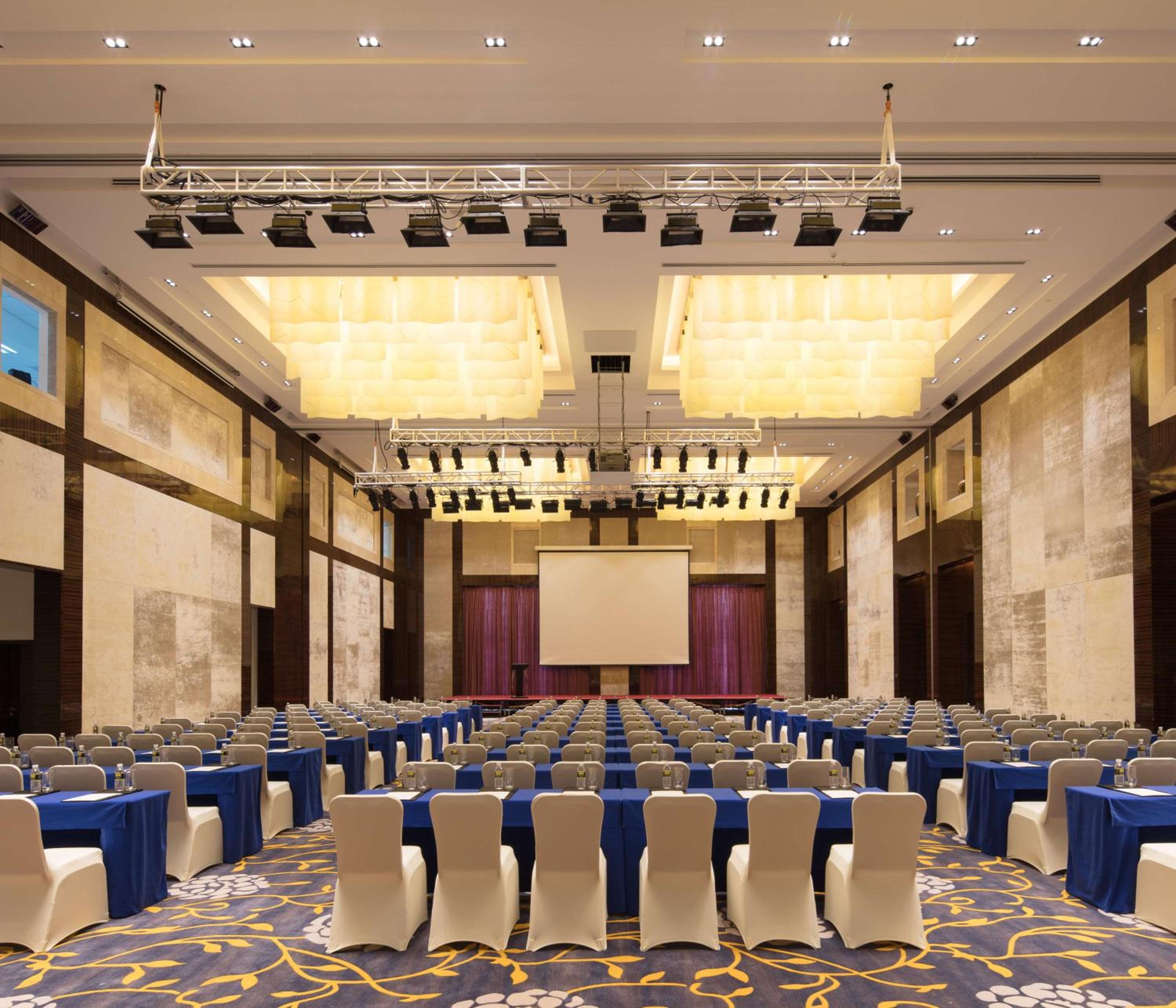 Thousand Cranes Sanya Yazhou Bay Int'l Exchange Centre,Curio by Hilton