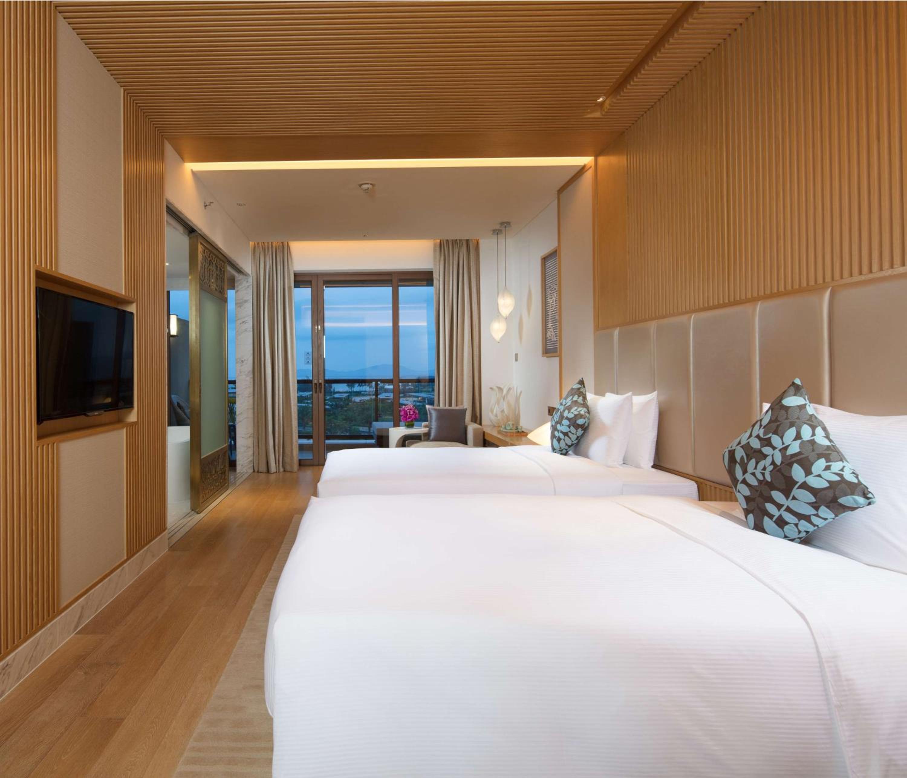 Thousand Cranes Sanya Yazhou Bay Int'l Exchange Centre,Curio by Hilton