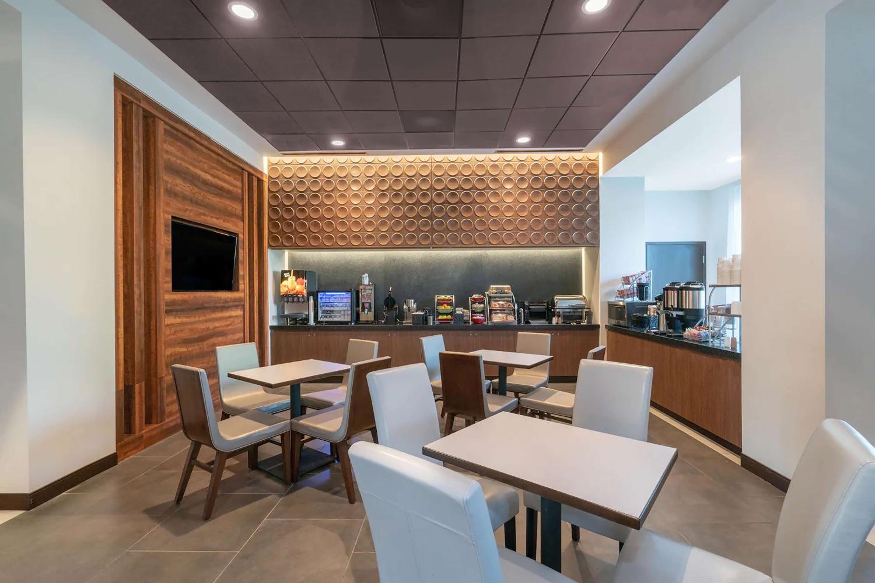 Hampton Inn by Hilton Nashville Airport Century Place - Property Image 26