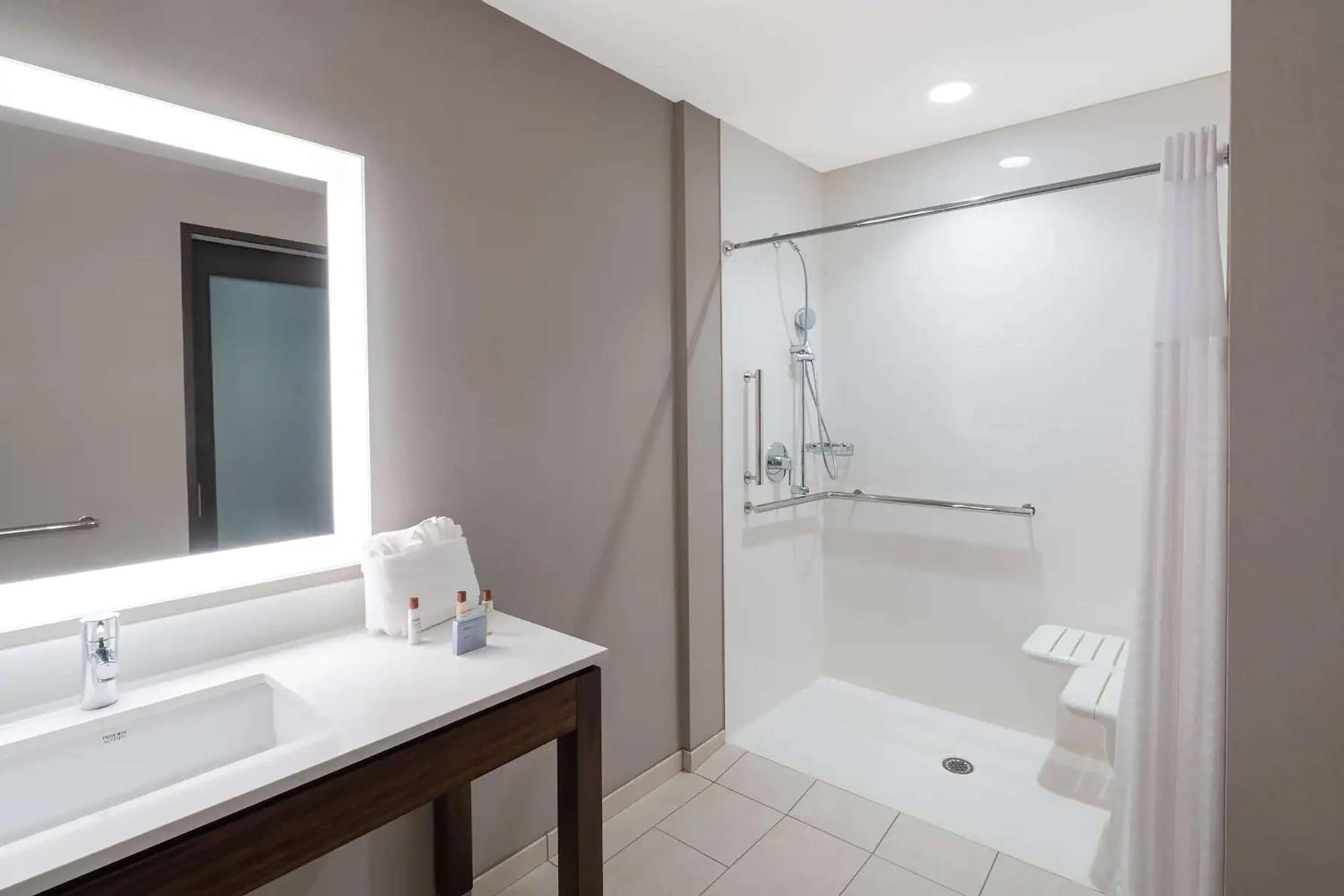 Hampton Inn by Hilton Nashville Airport Century Place - Property Image 10